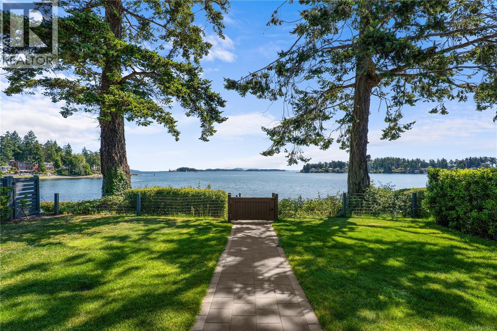  10383 Allbay Road, Sidney