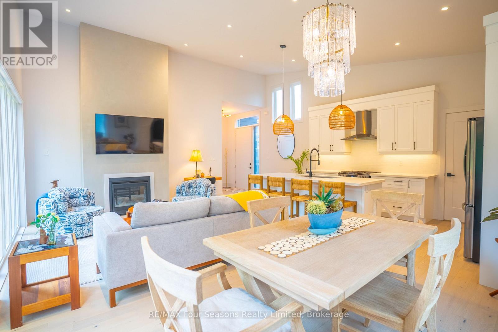 102 GOLDIE COURT - 18