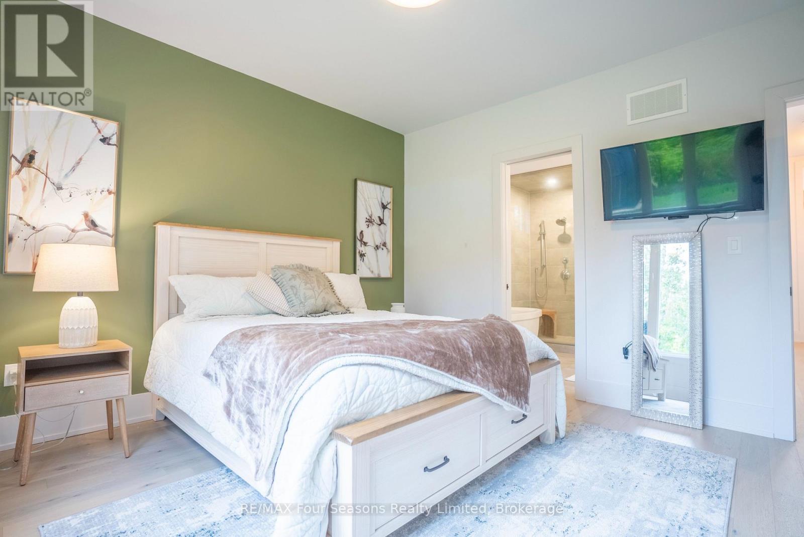 102 GOLDIE COURT - 23