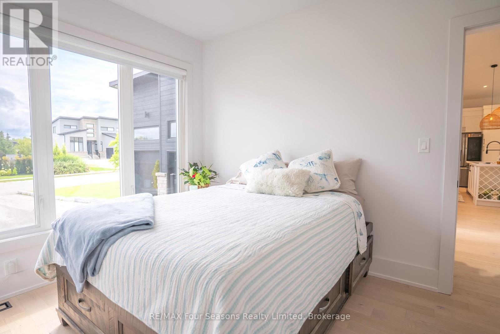 102 GOLDIE COURT - 26