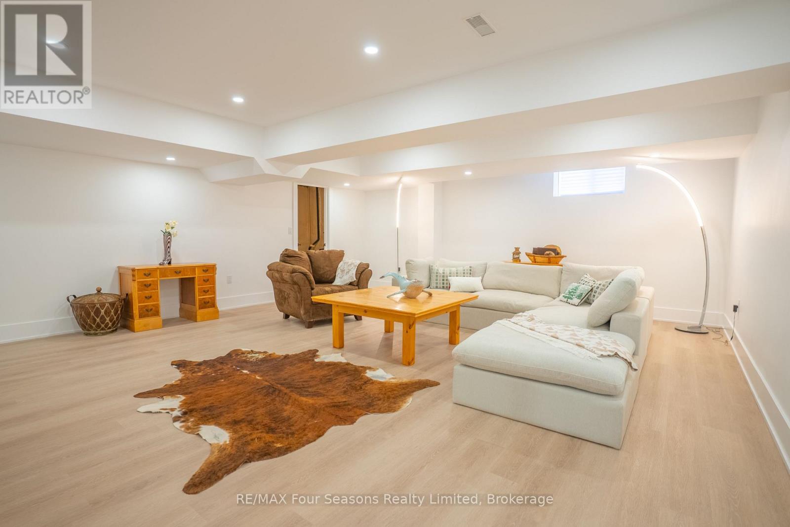 102 GOLDIE COURT - 31