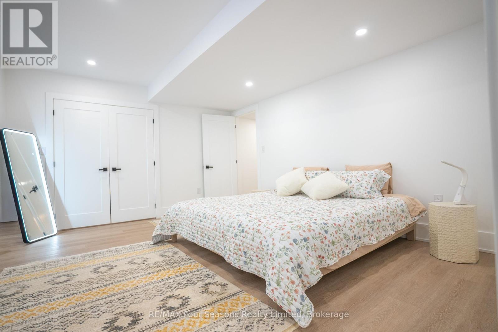 102 GOLDIE COURT - 33