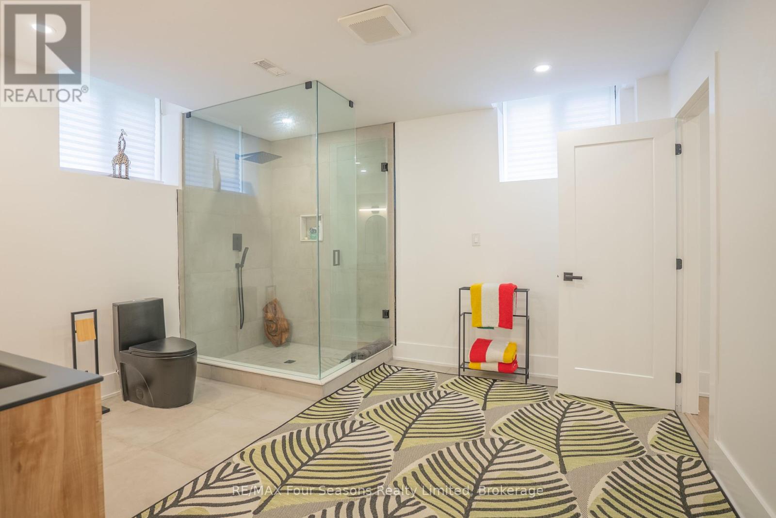 102 GOLDIE COURT - 35