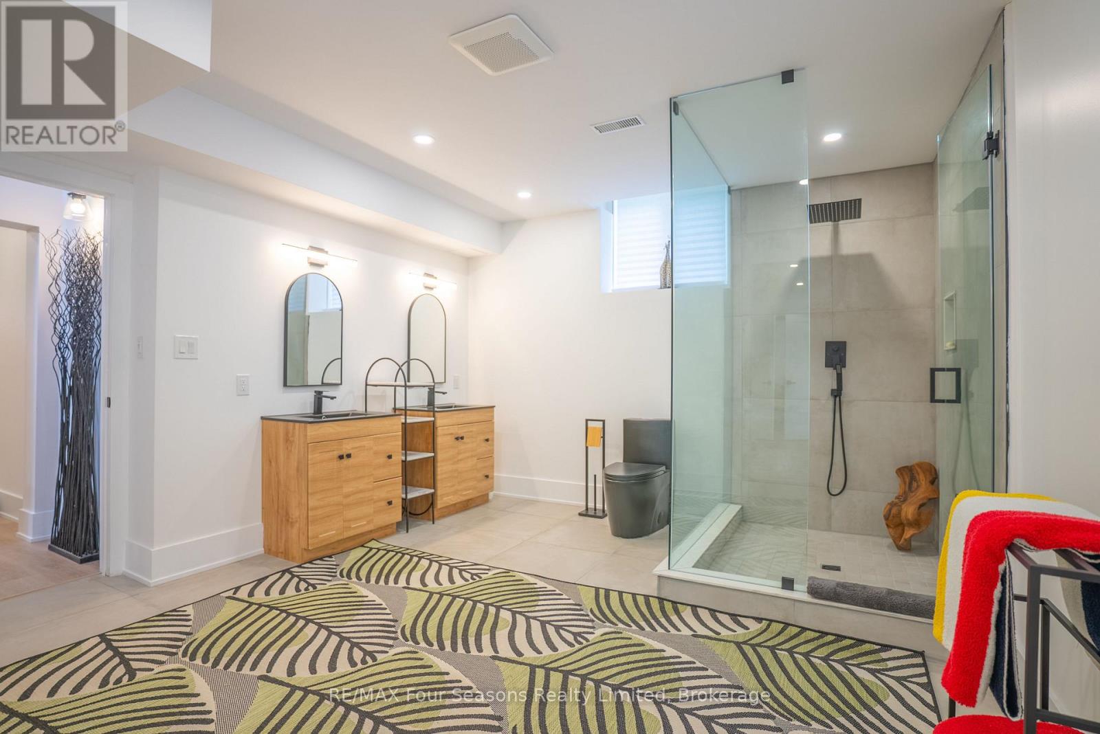 102 GOLDIE COURT - 36