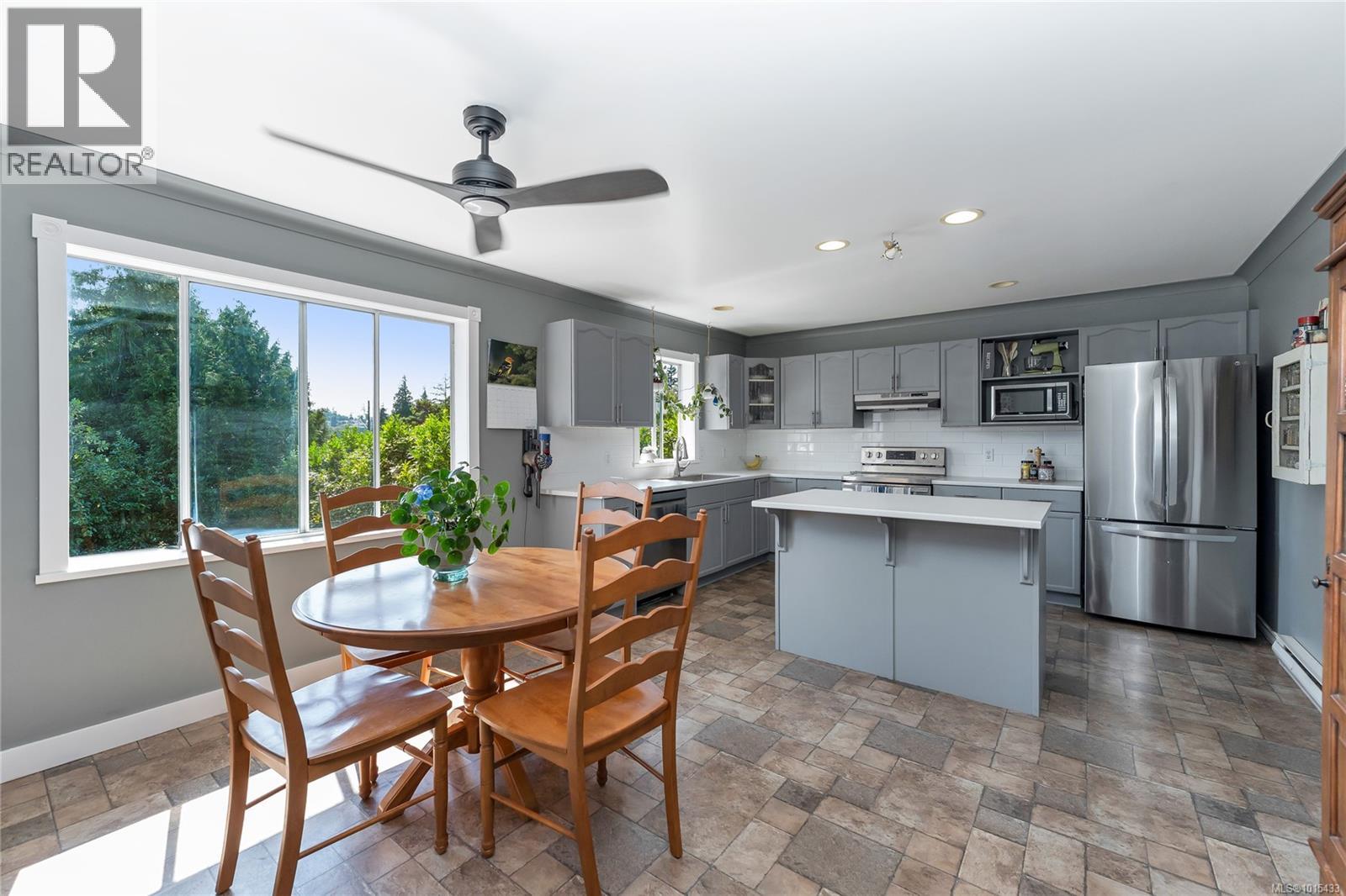 505 Windthrop Rd, Colwood