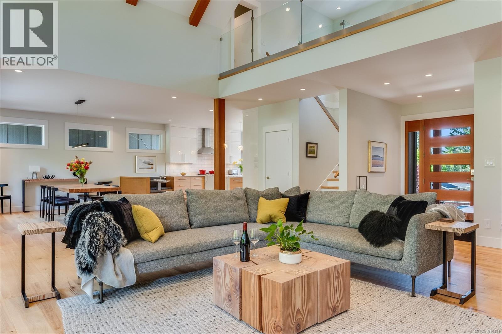  8660 Richland Place, North Saanich