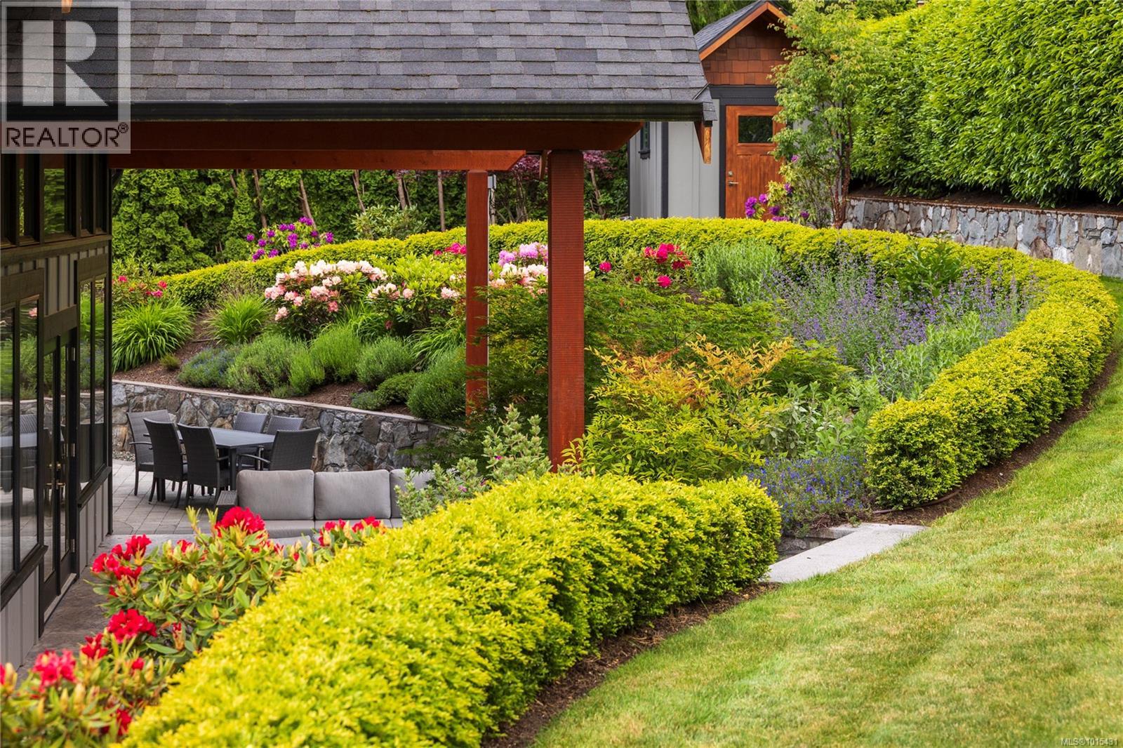  8660 Richland Place, North Saanich
