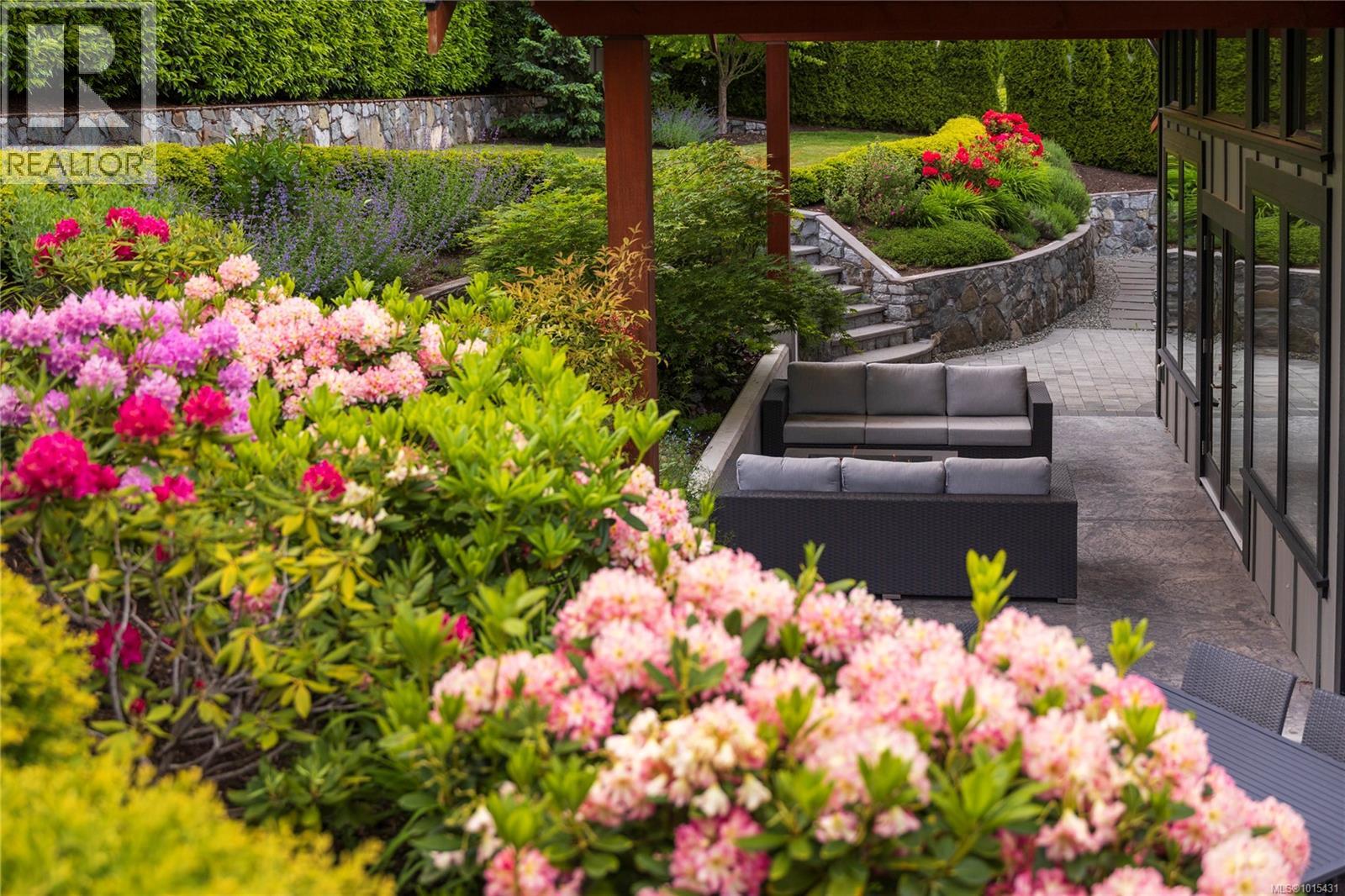  8660 Richland Place, North Saanich