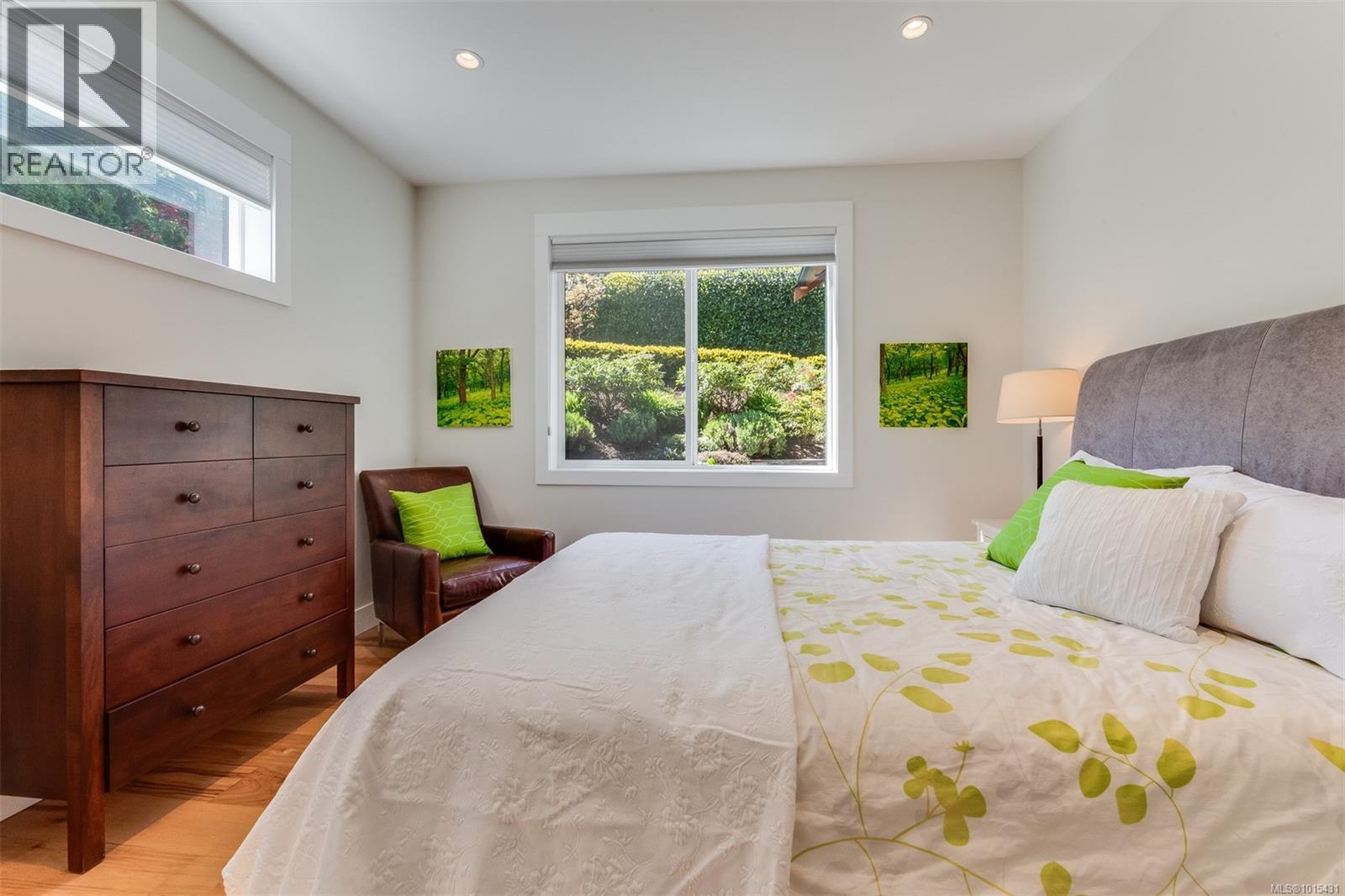  8660 Richland Place, North Saanich