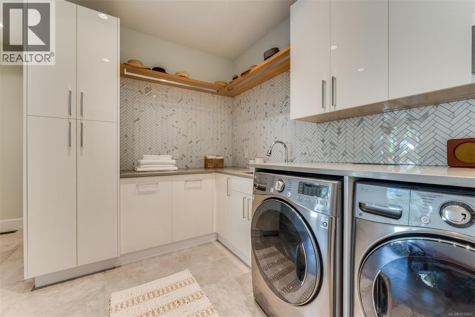  8660 Richland Place, North Saanich