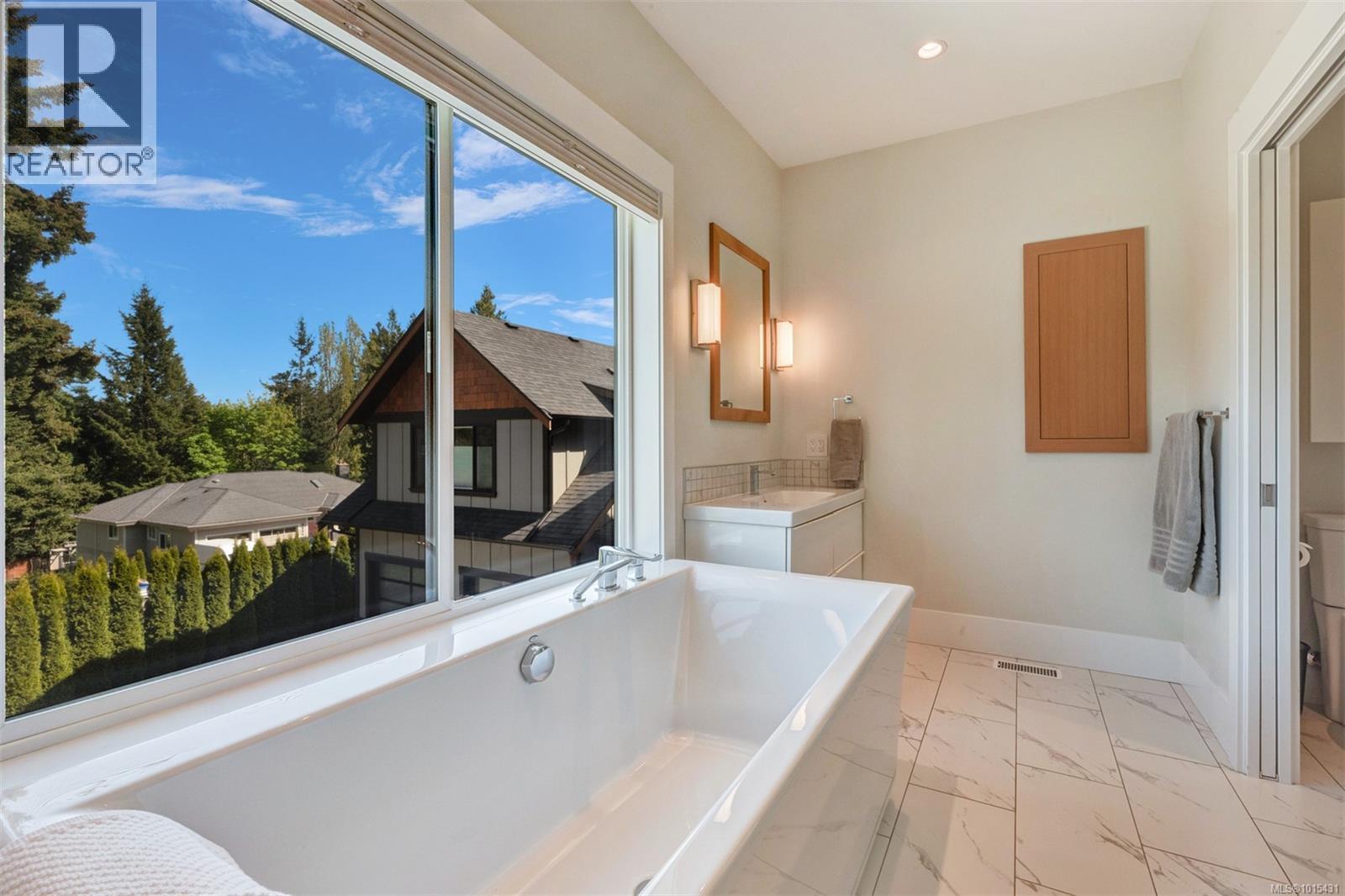  8660 Richland Place, North Saanich
