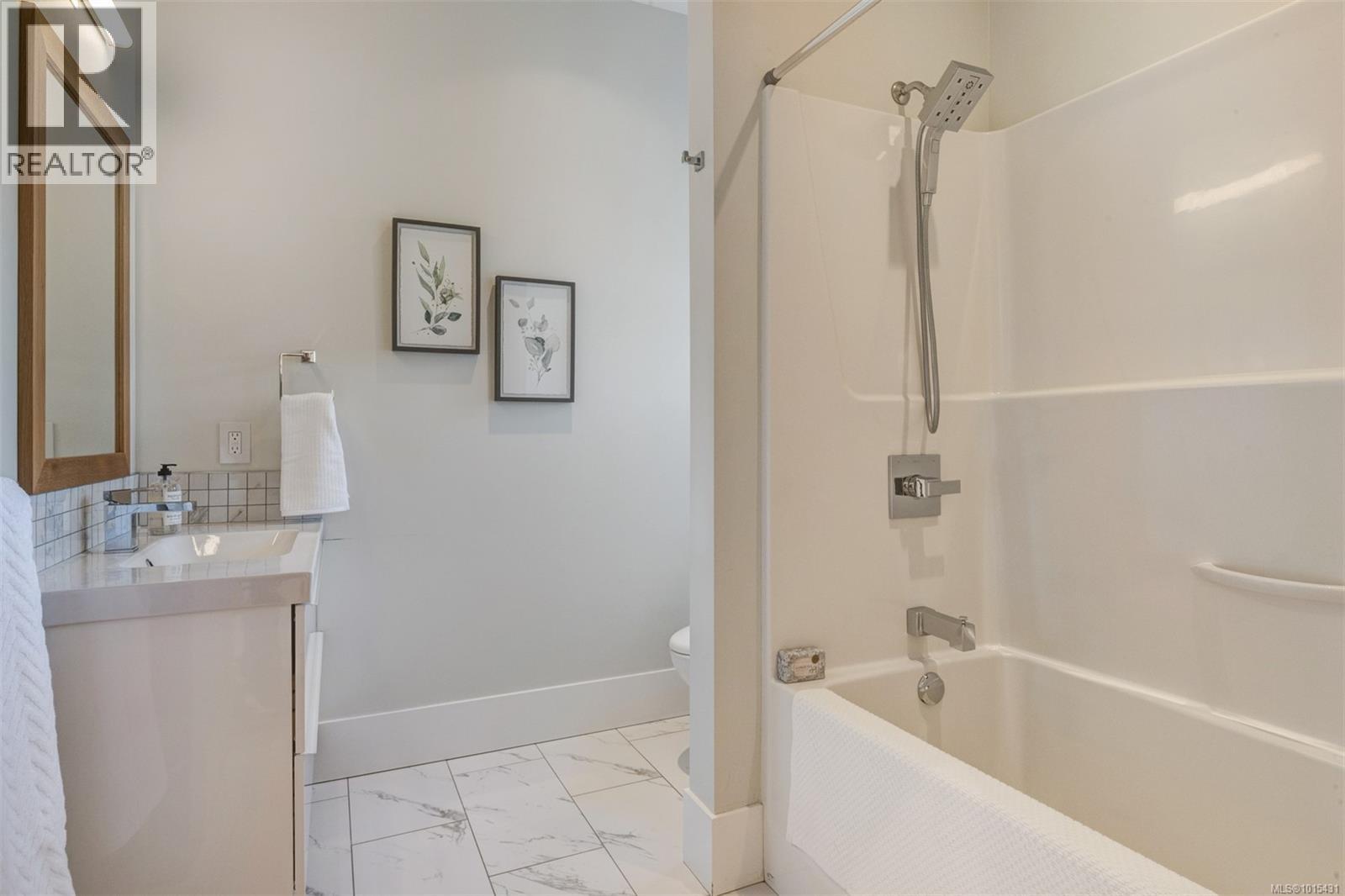  8660 Richland Place, North Saanich