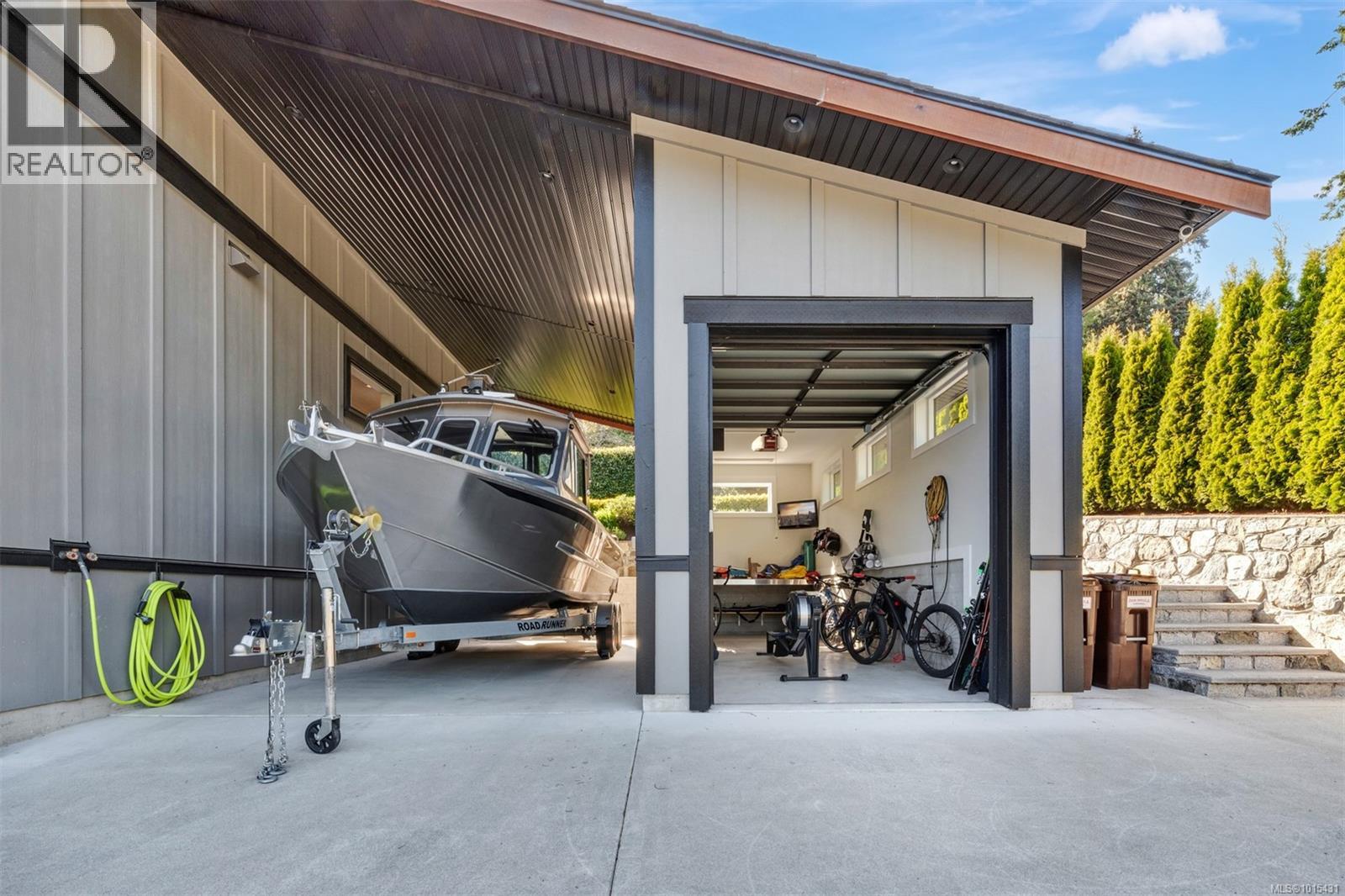  8660 Richland Place, North Saanich