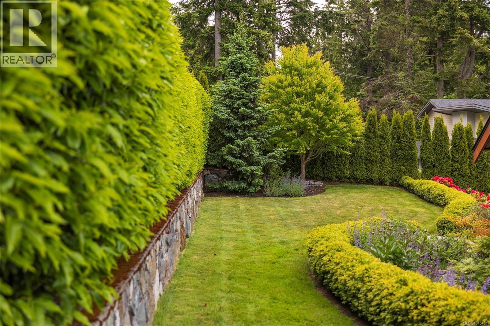  8660 Richland Place, North Saanich