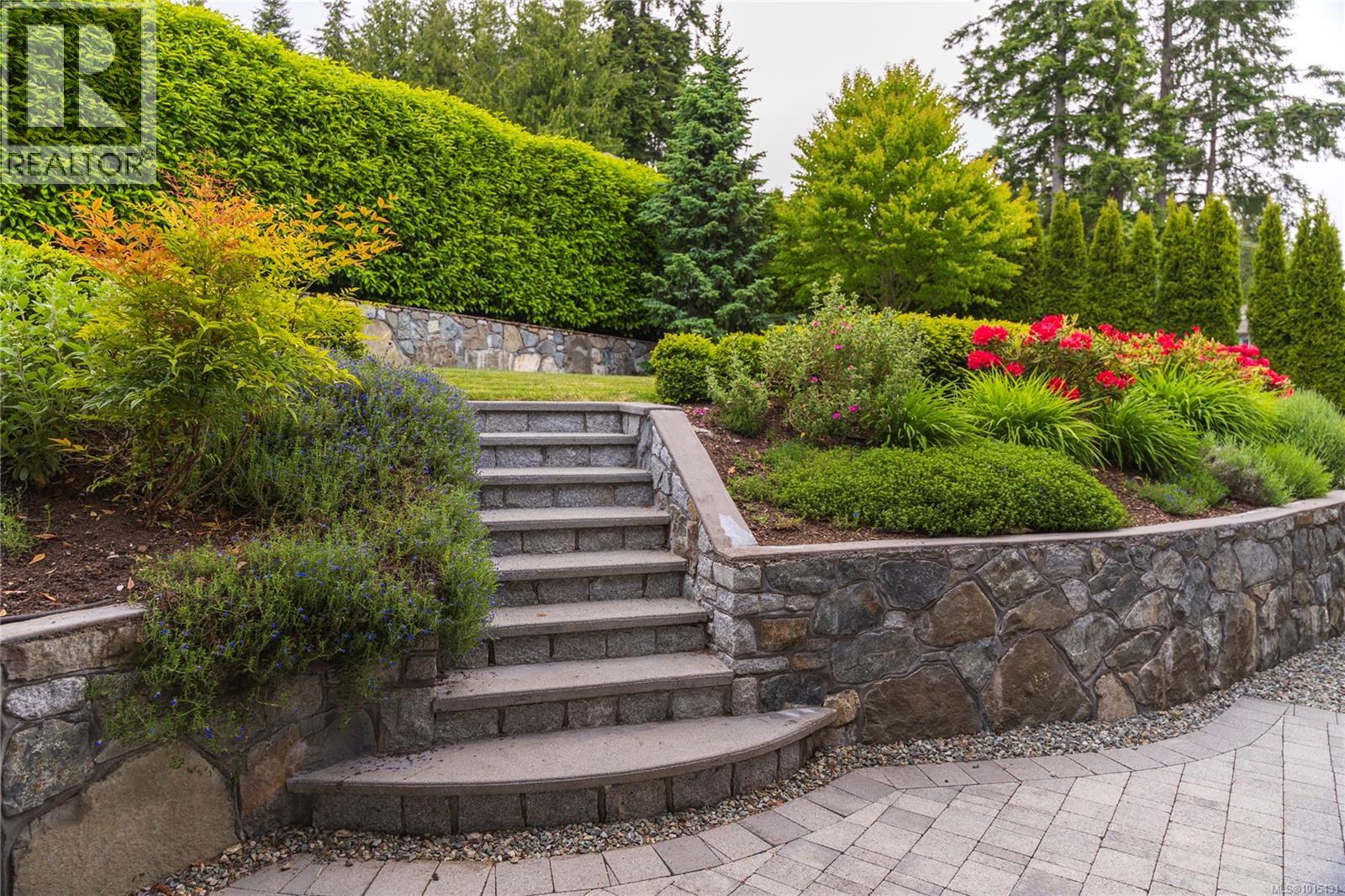  8660 Richland Place, North Saanich