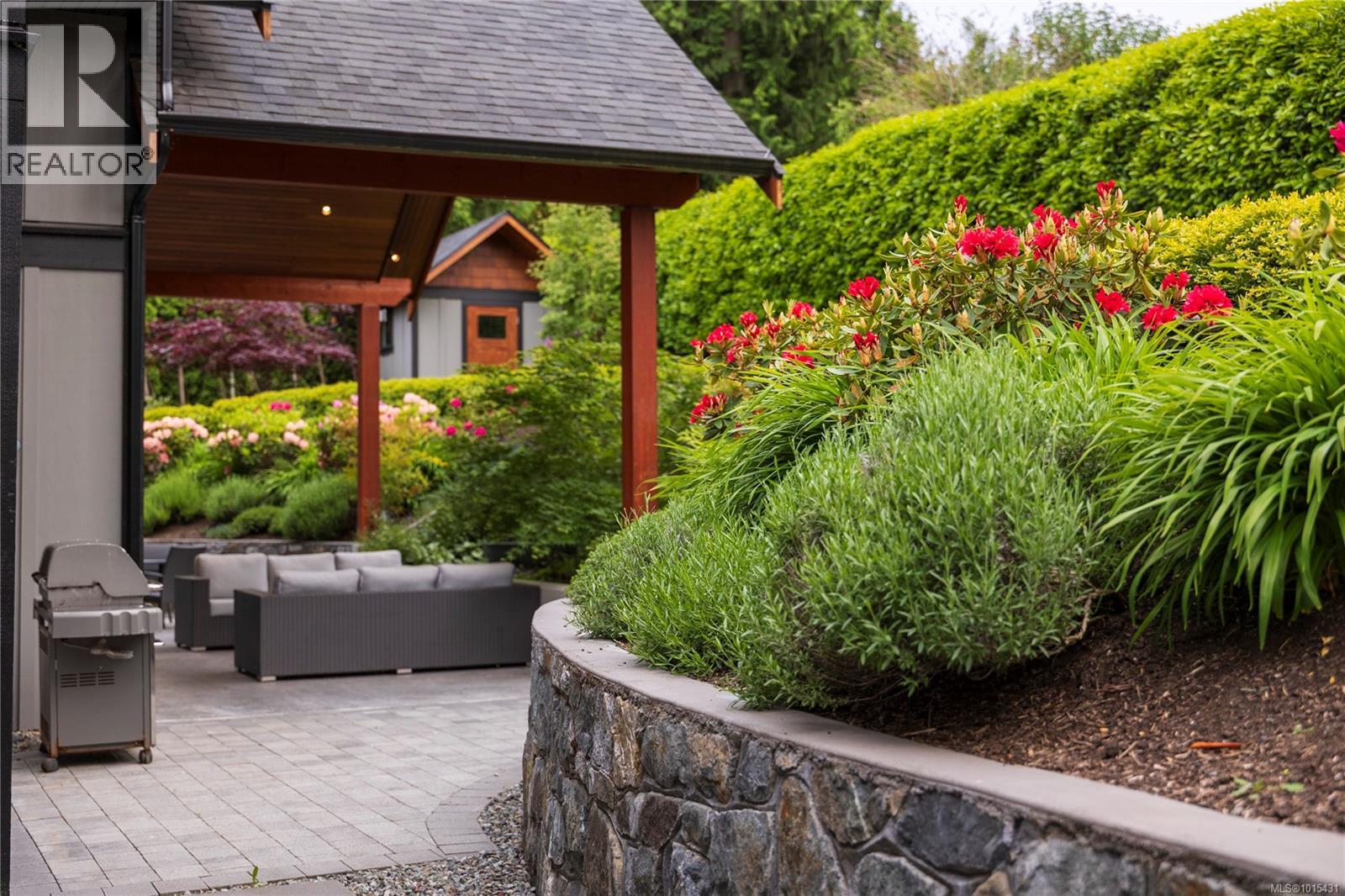  8660 Richland Place, North Saanich