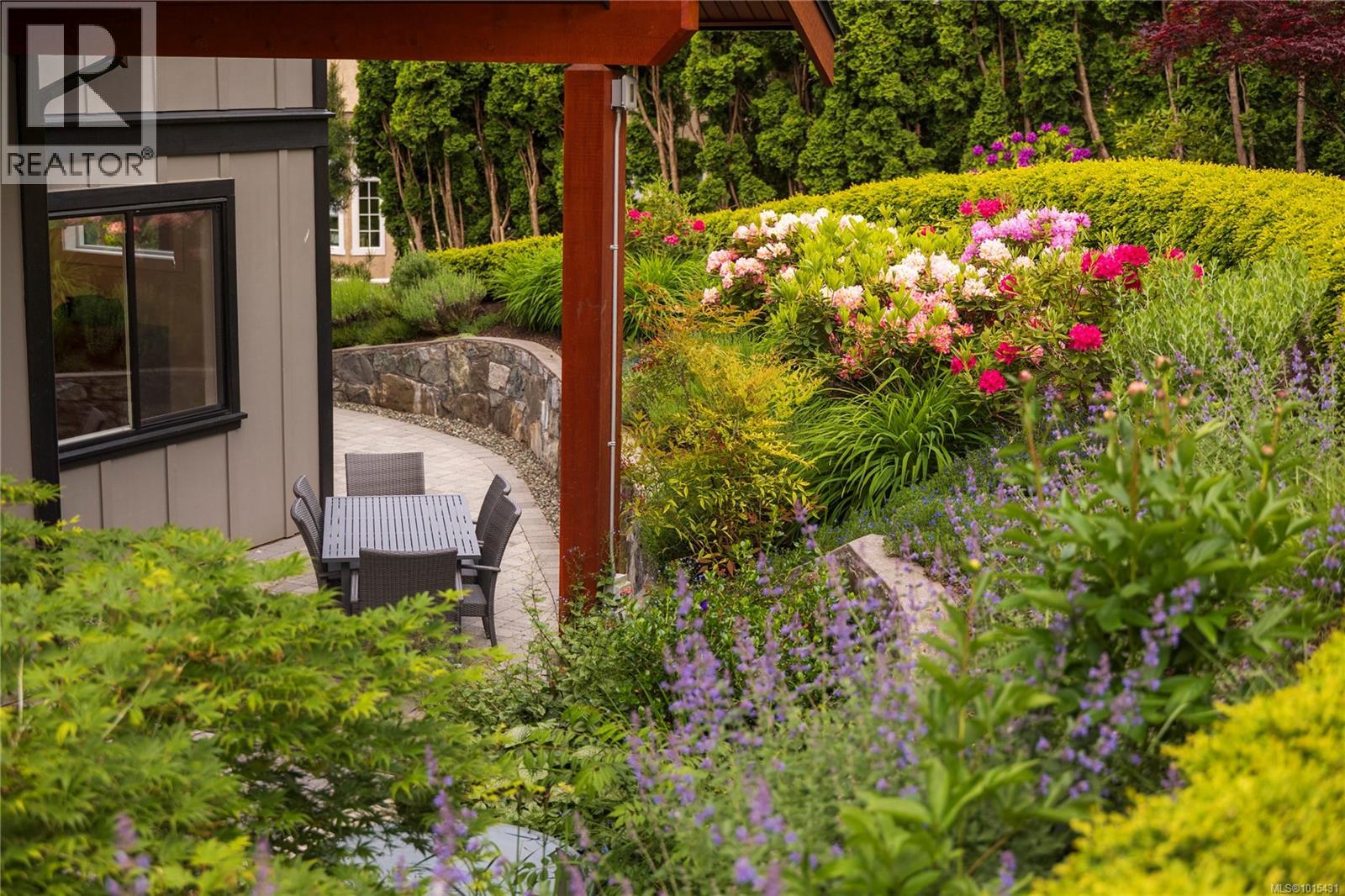  8660 Richland Place, North Saanich