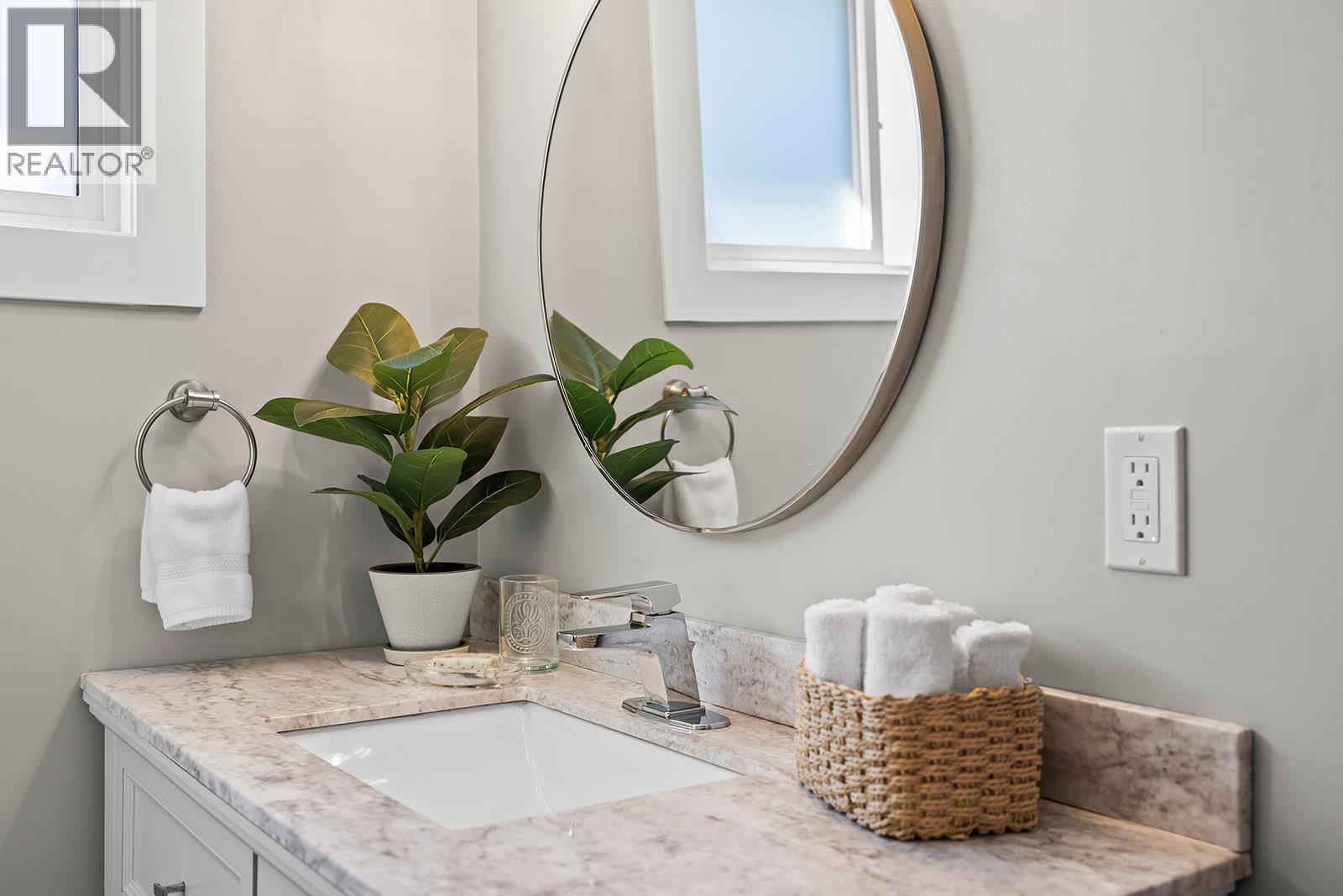 890 McKenzie Road, Kelowna