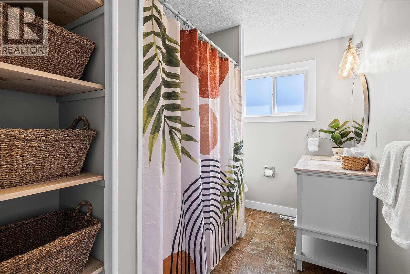 890 McKenzie Road, Kelowna