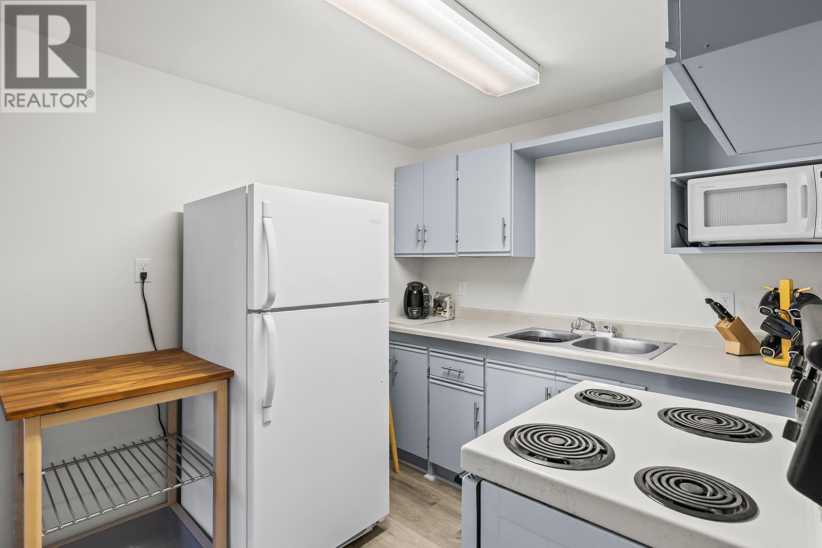 890 McKenzie Road, Kelowna