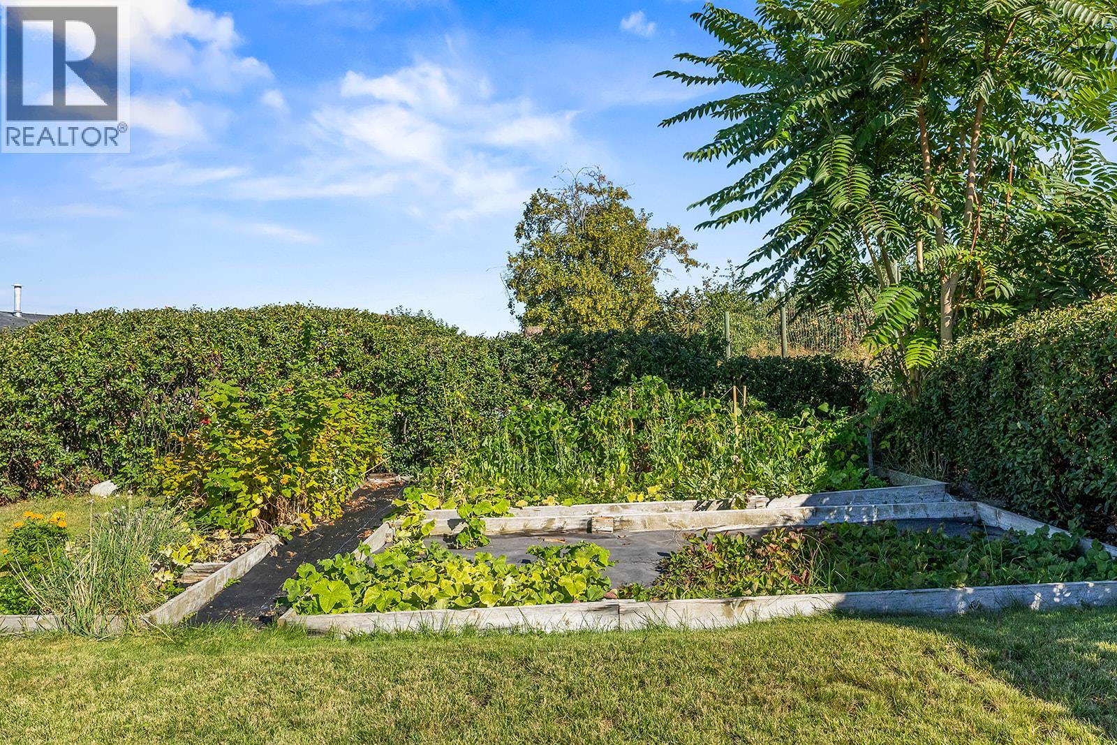 890 McKenzie Road, Kelowna