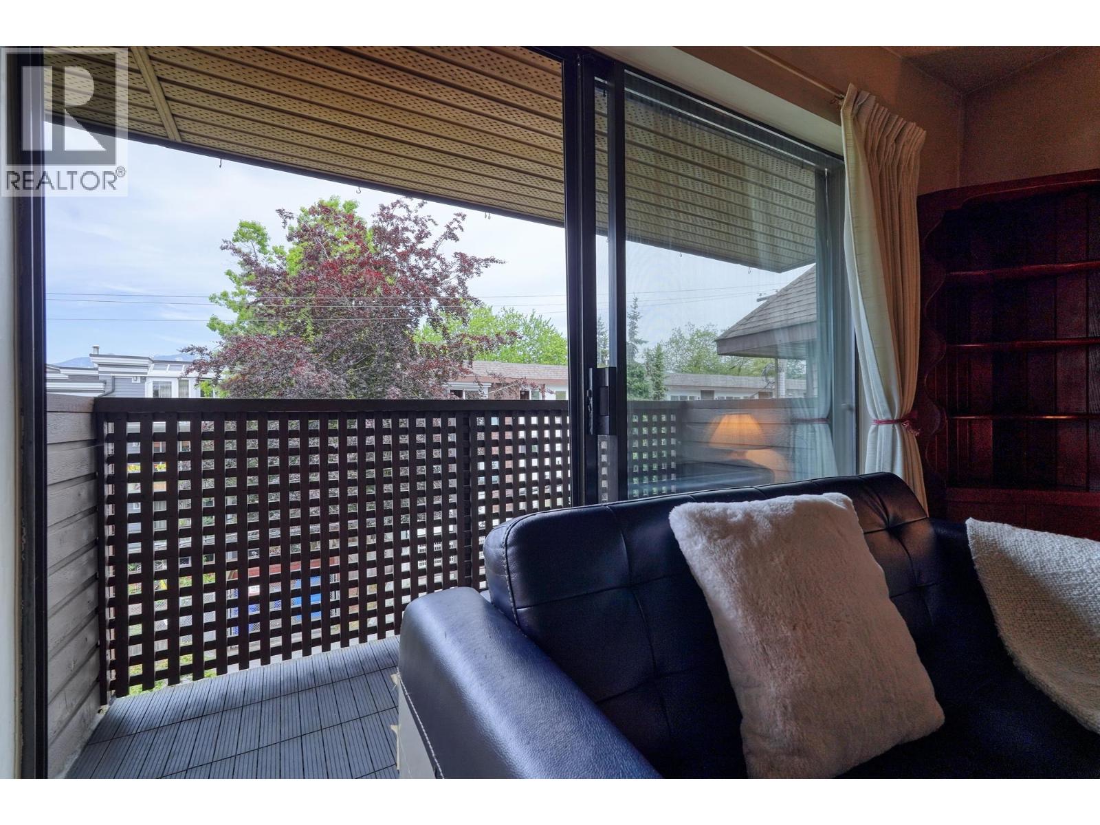 402 2215 DUNDAS STREET, Vancouver