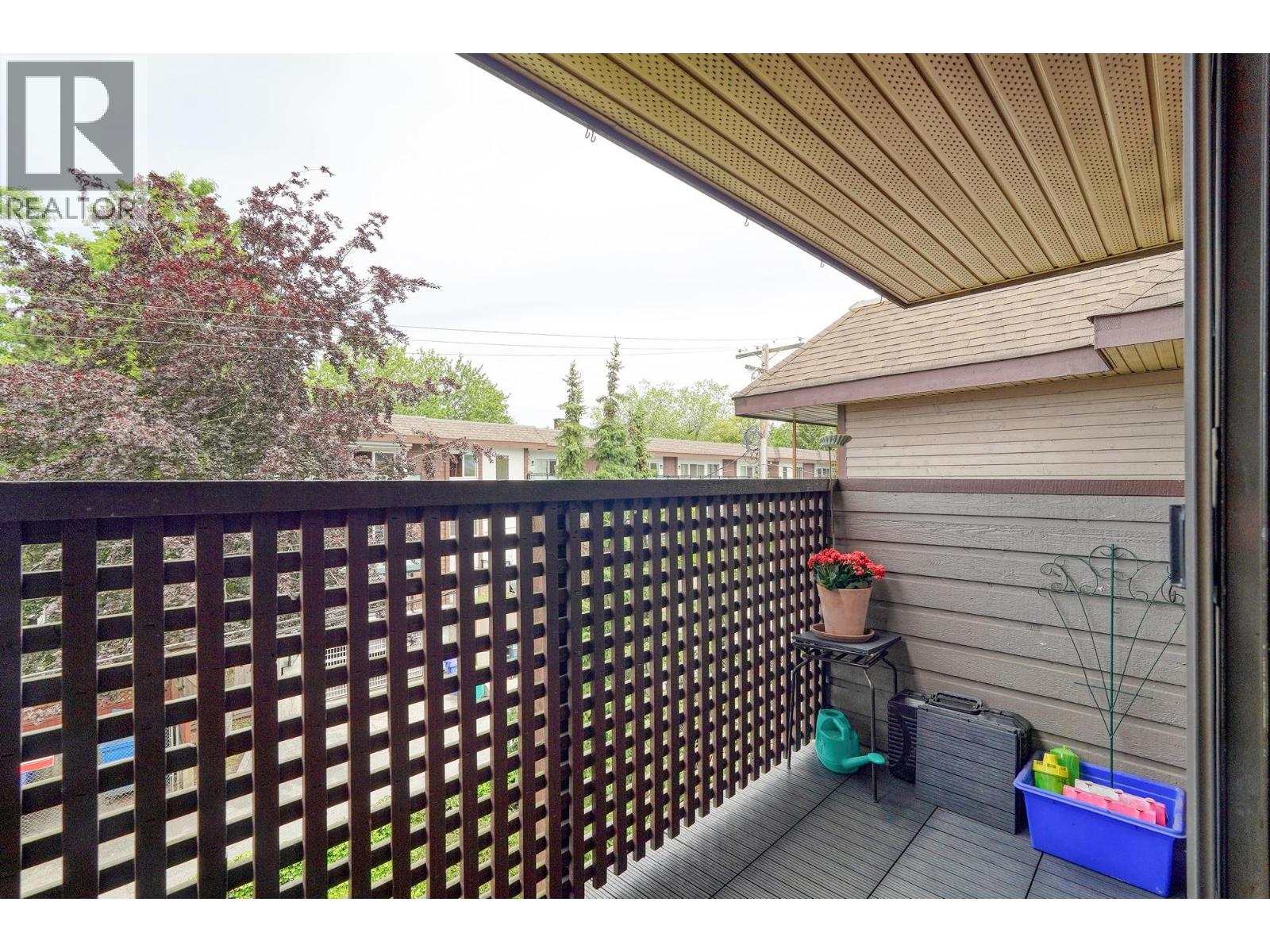 402 2215 DUNDAS STREET, Vancouver