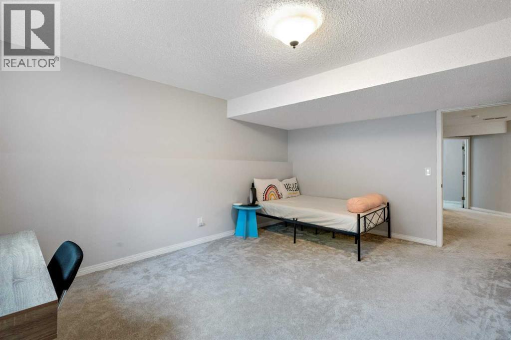 Single Family House Bi-level for Sale in  Hawkstone Drive NW Hawkwood Calgary 