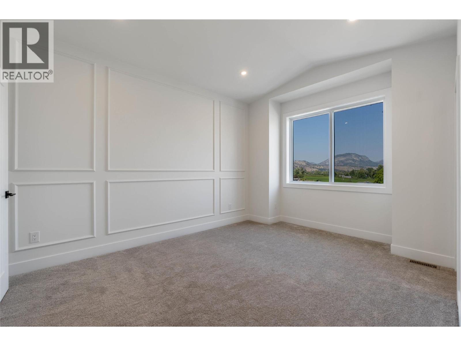 384 Chardonnay Avenue, Oliver