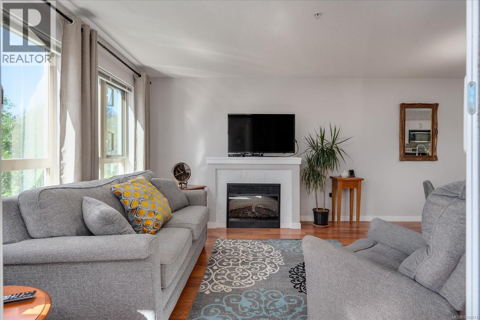 404 297 Hirst Ave W, Parksville