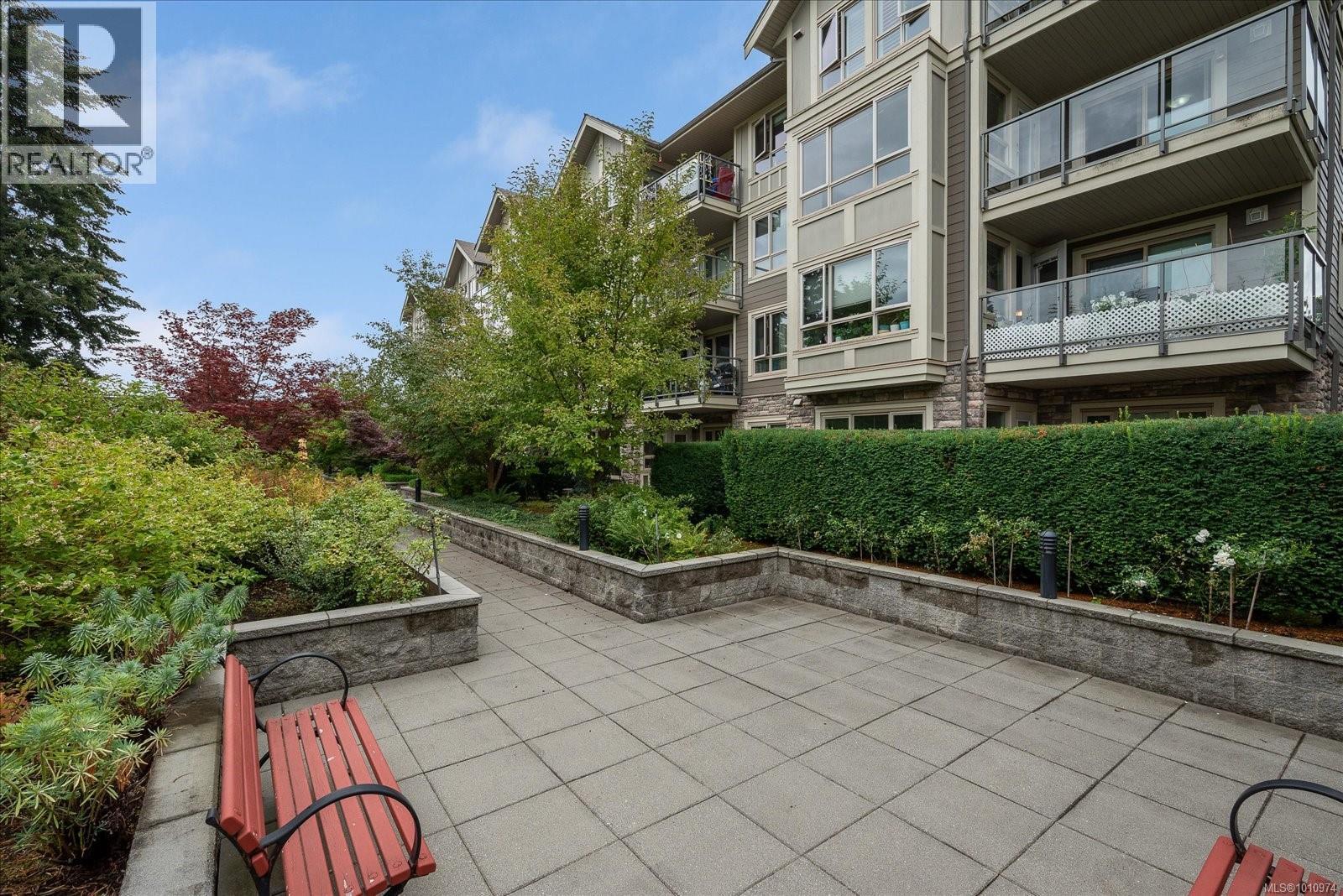 404 297 Hirst Ave W, Parksville