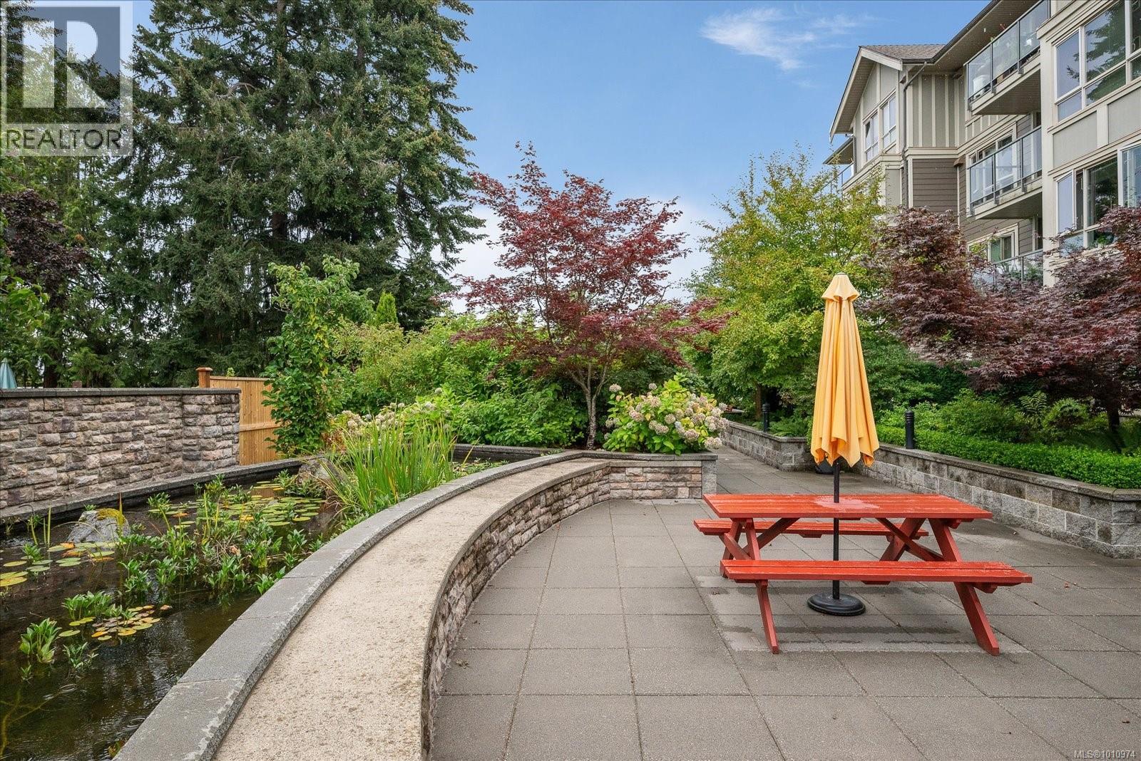 404 297 Hirst Ave W, Parksville