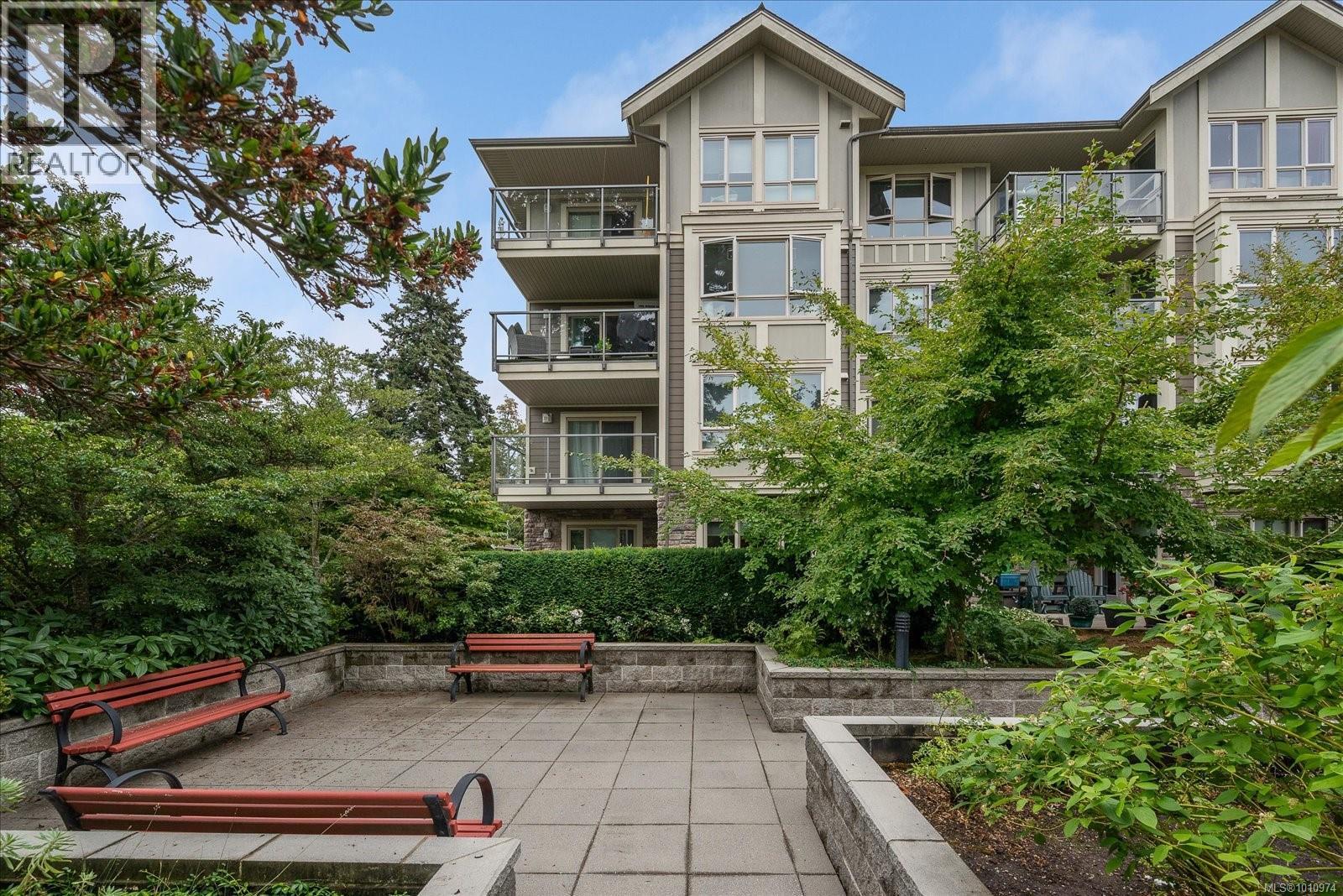 404 297 Hirst Ave W, Parksville