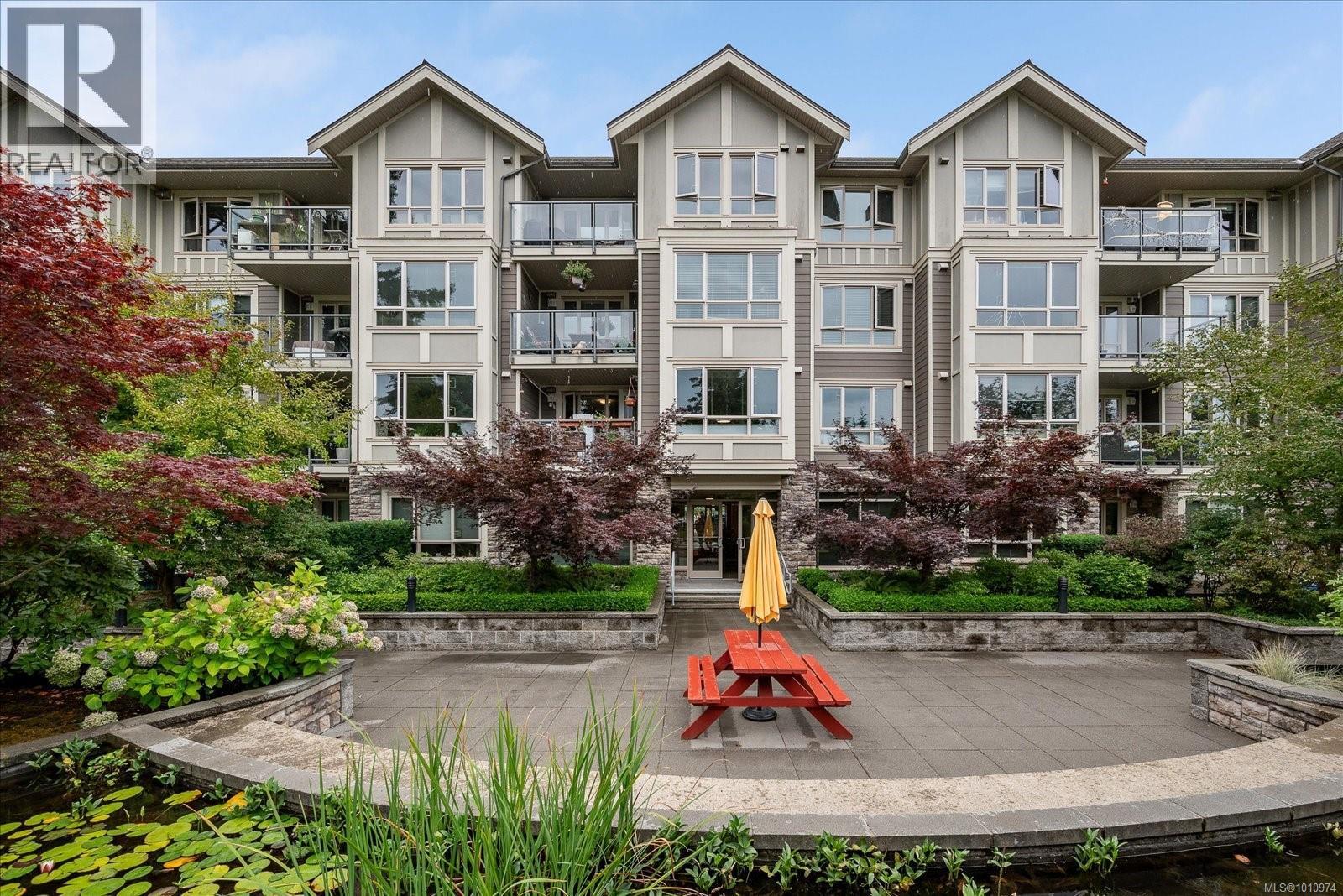 404 297 Hirst Ave W, Parksville