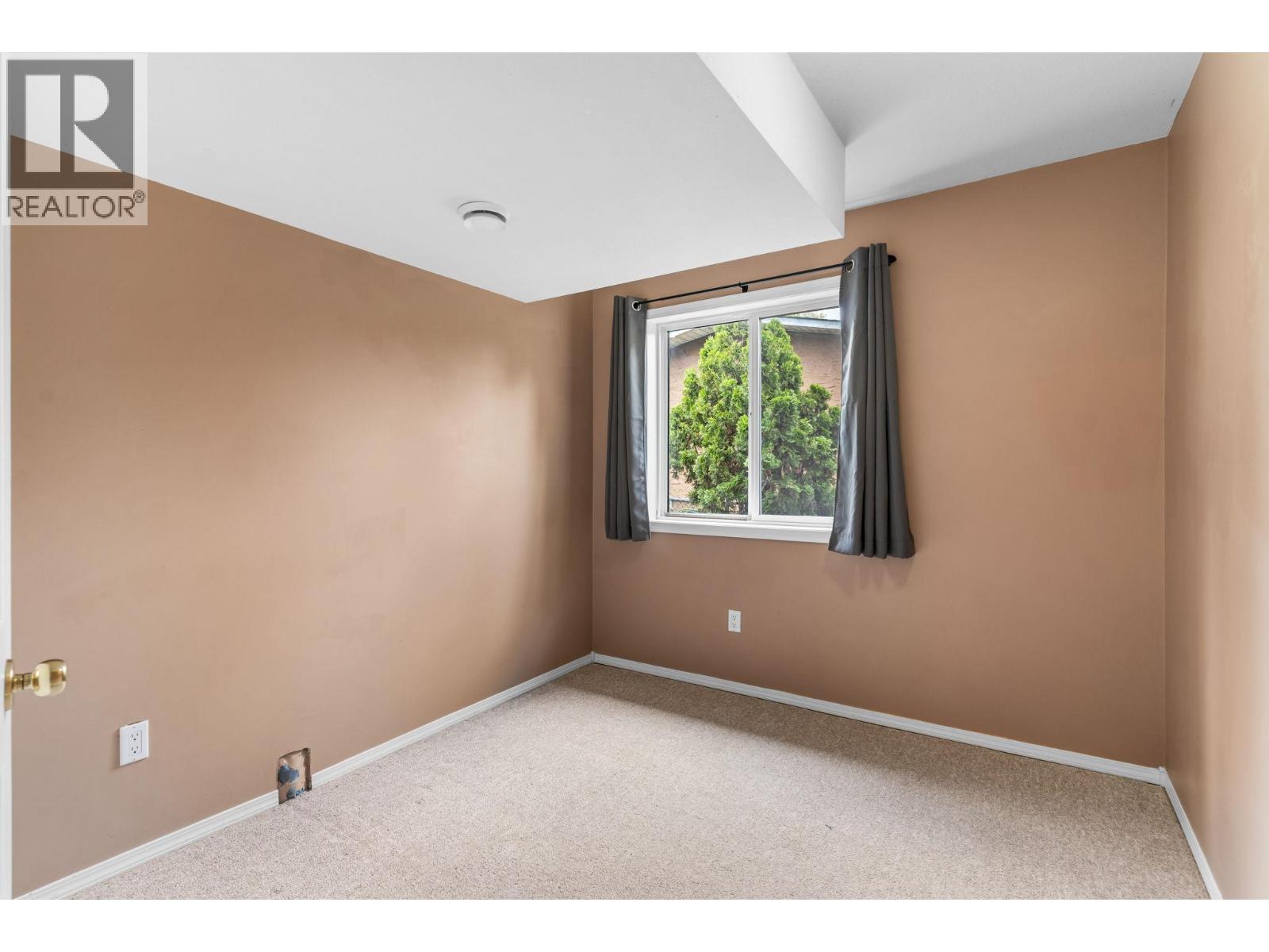  305 Snowsell Street North, Kelowna
