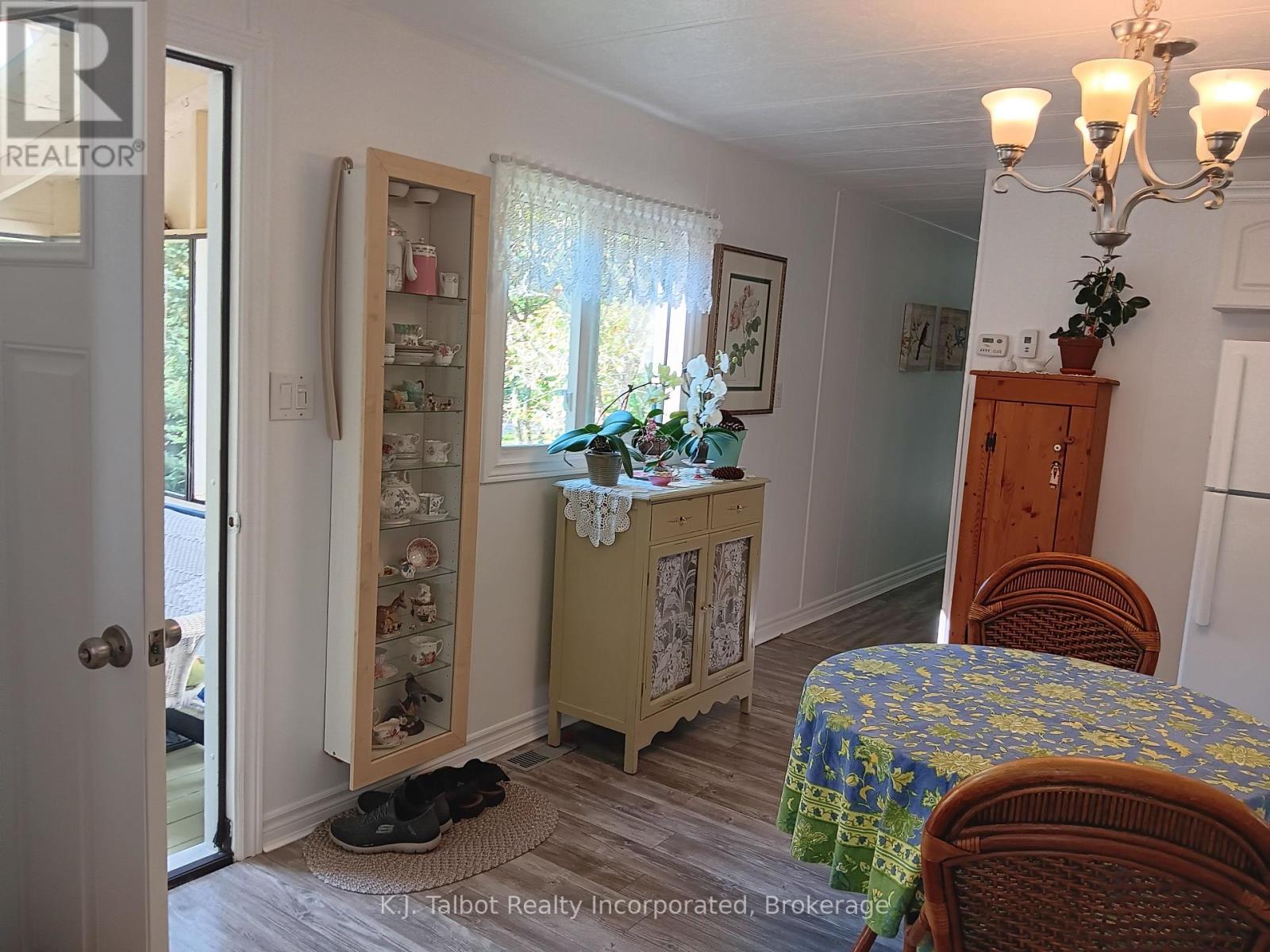 213 CHESTNUT DRIVE S - 5