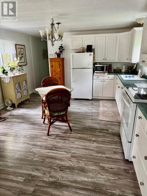 213 CHESTNUT DRIVE S - 6
