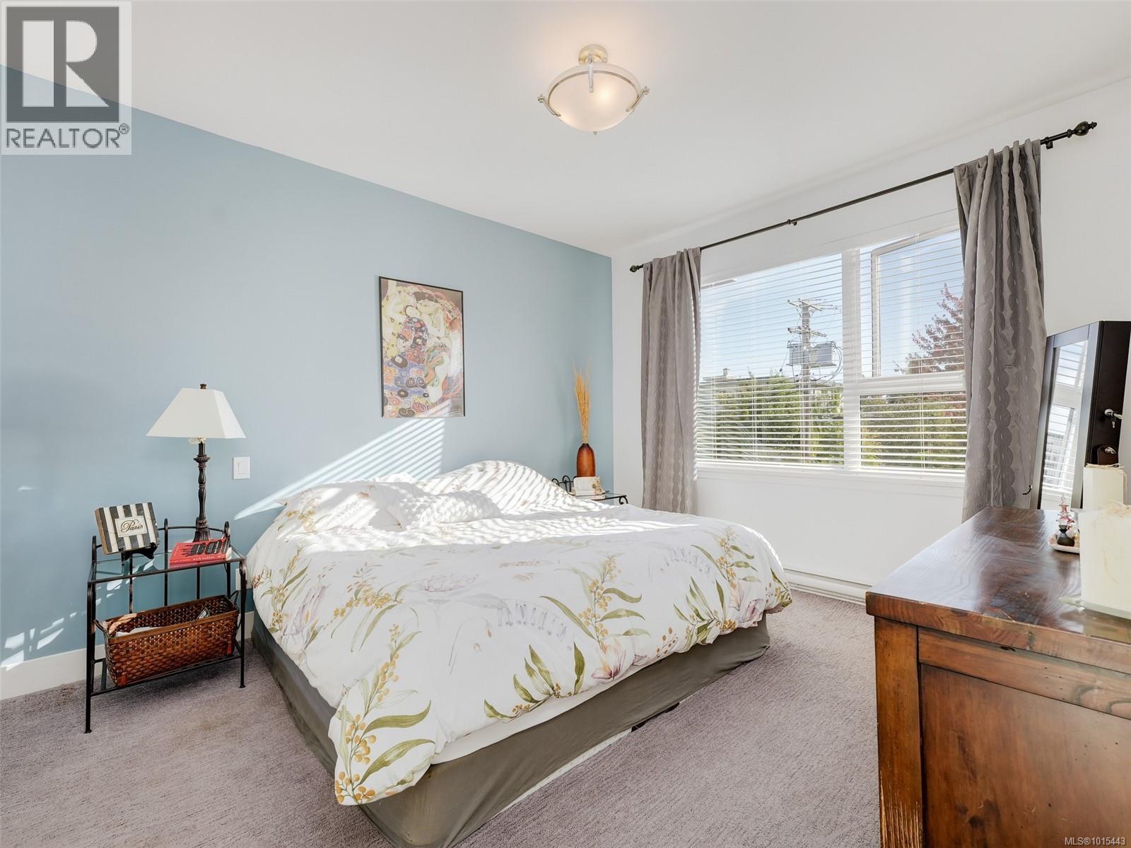4 2350 Henry Avenue, Sidney