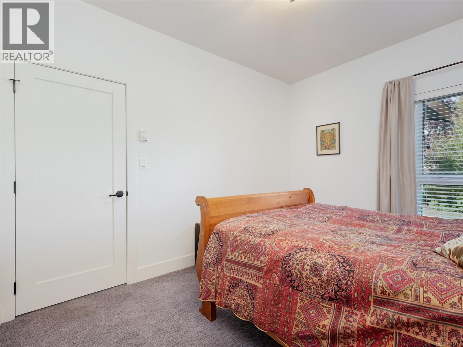 4 2350 Henry Avenue, Sidney