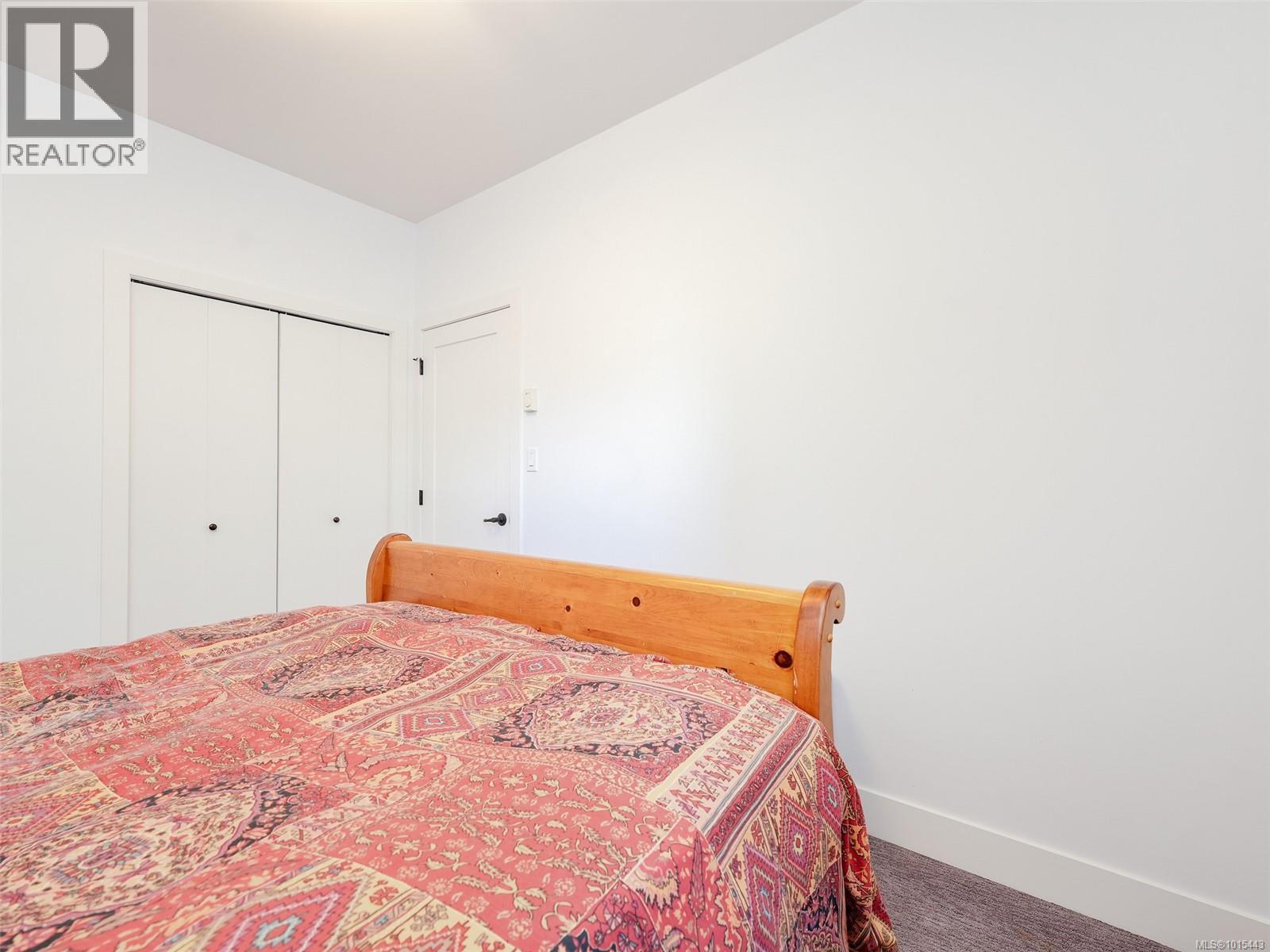 4 2350 Henry Avenue, Sidney