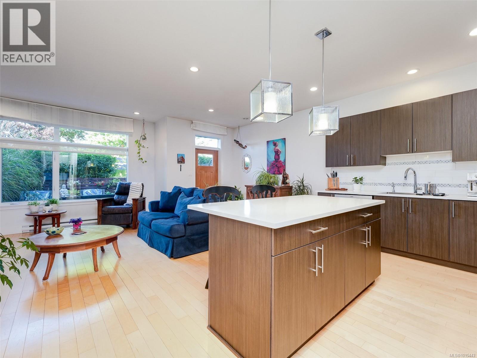 4 2350 Henry Avenue, Sidney