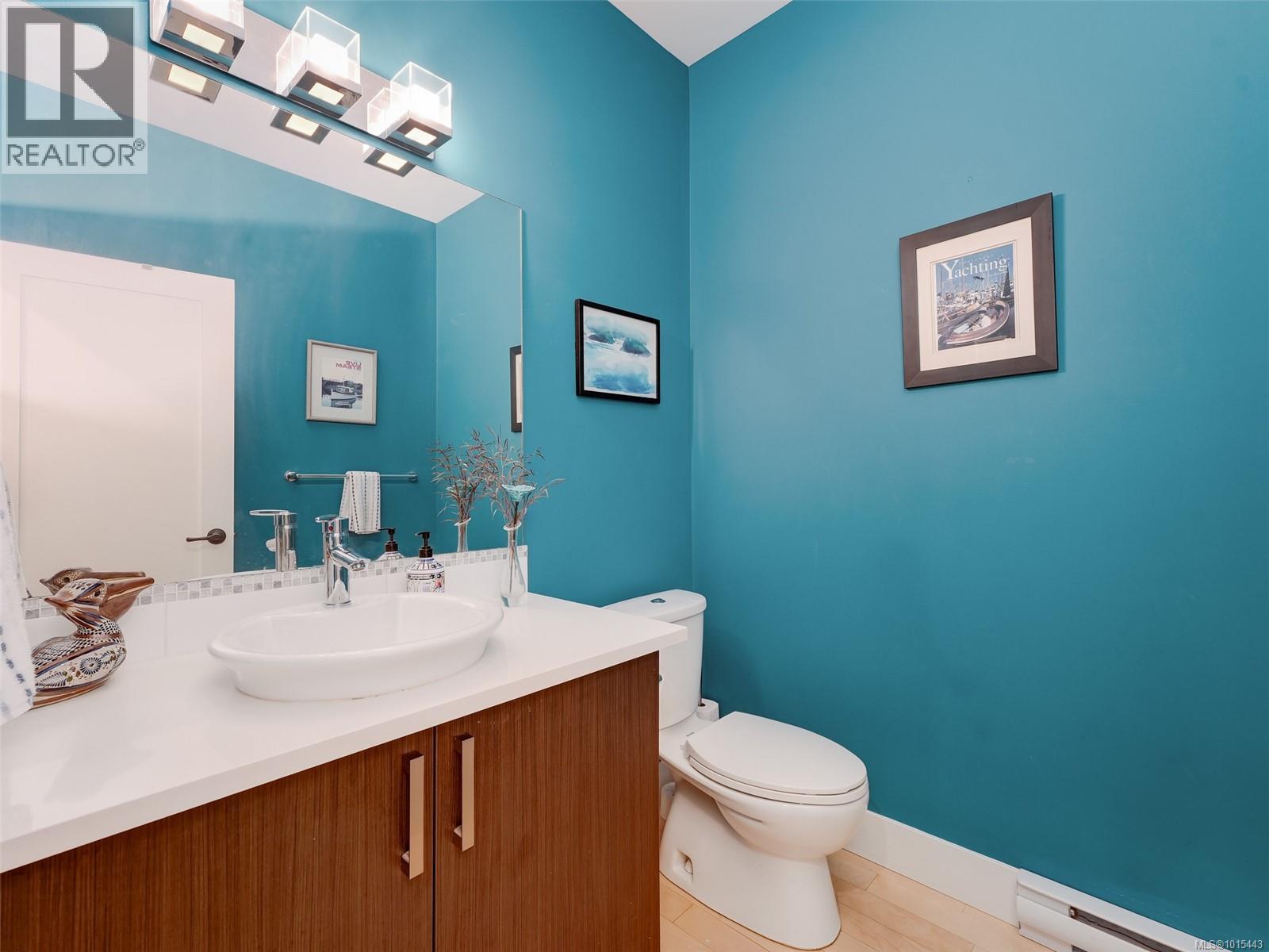 4 2350 Henry Avenue, Sidney