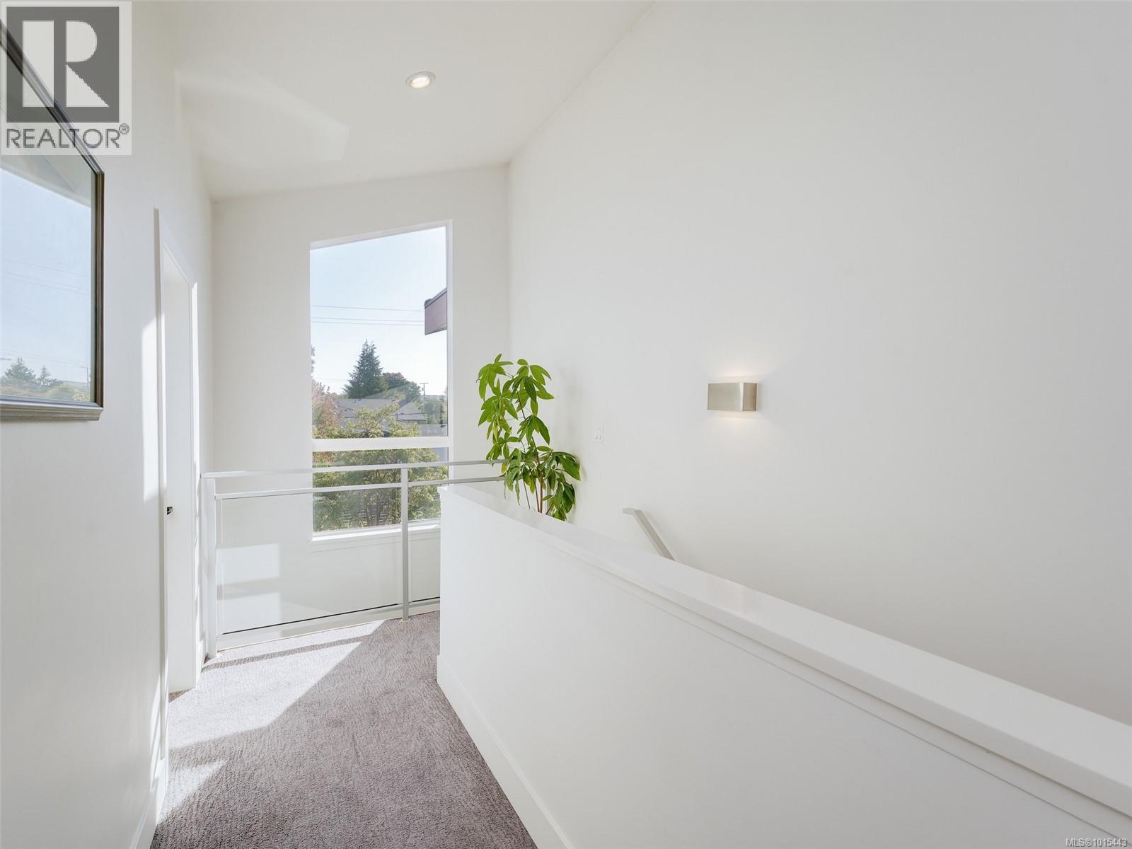 4 2350 Henry Avenue, Sidney