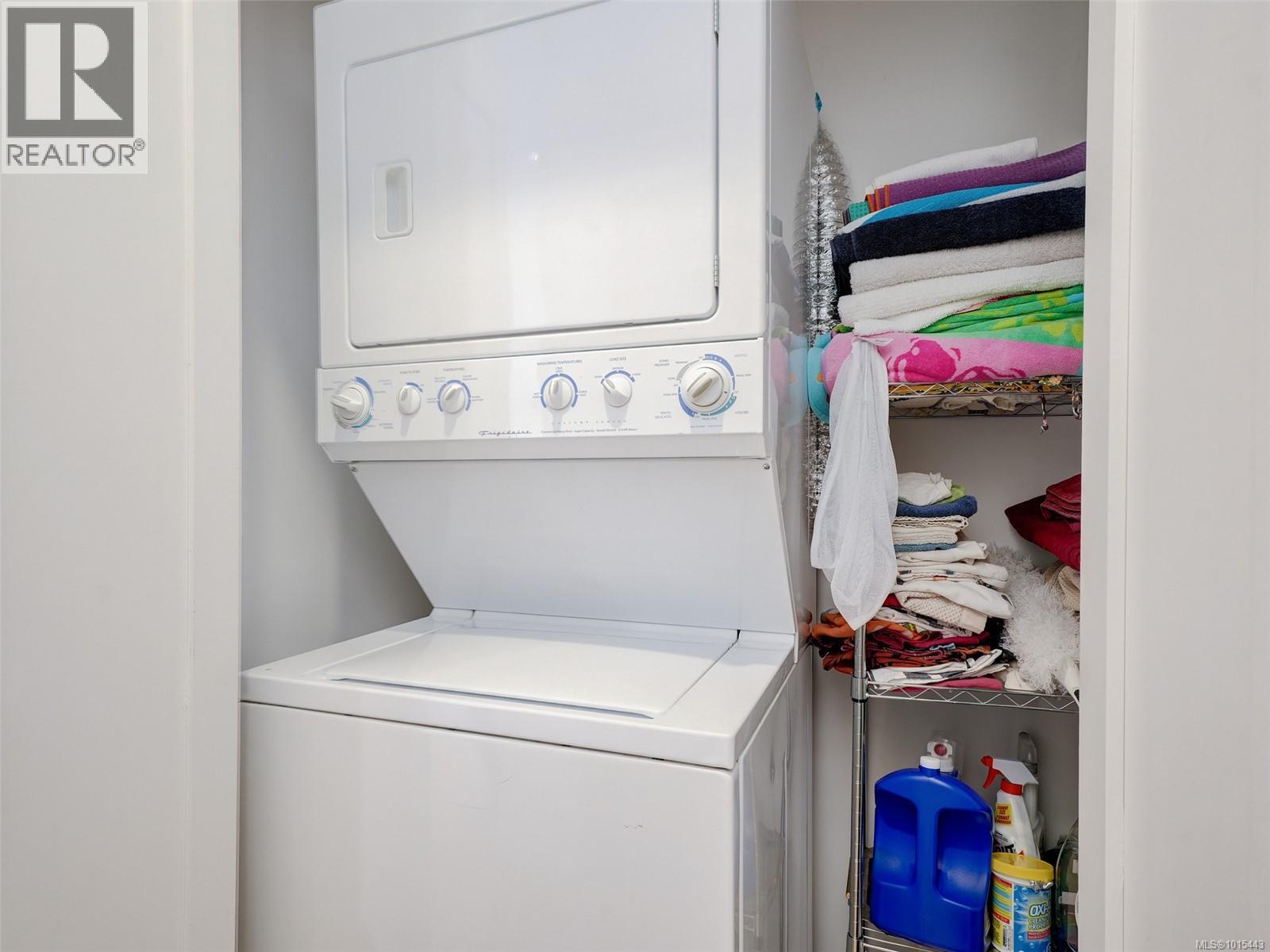 4 2350 Henry Avenue, Sidney