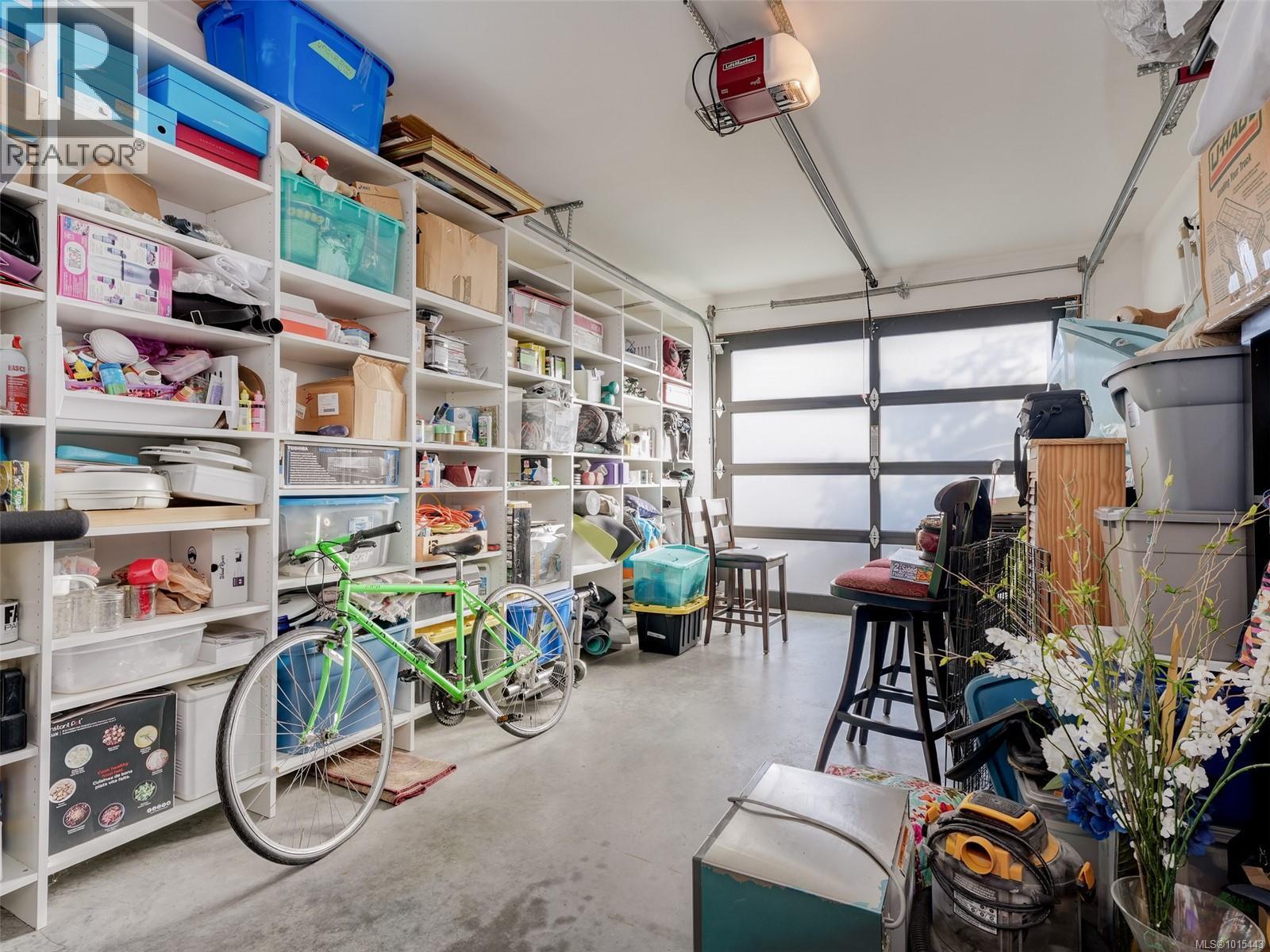 4 2350 Henry Avenue, Sidney