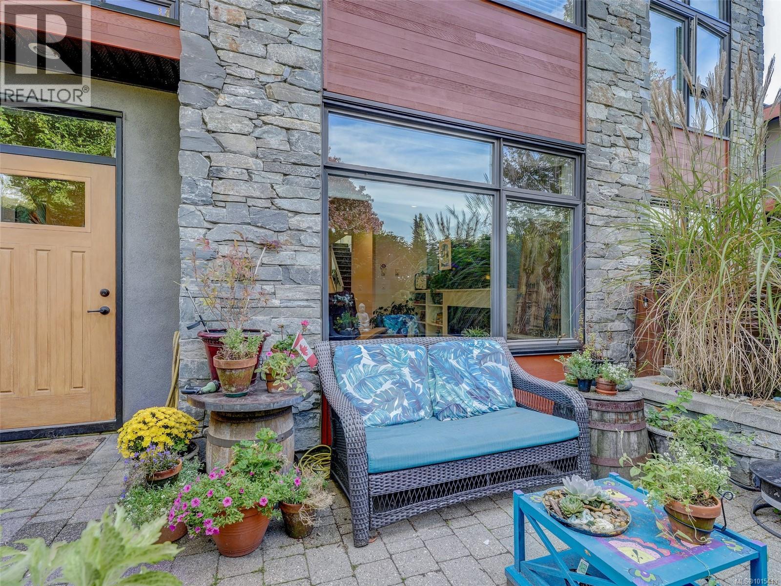 4 2350 Henry Avenue, Sidney