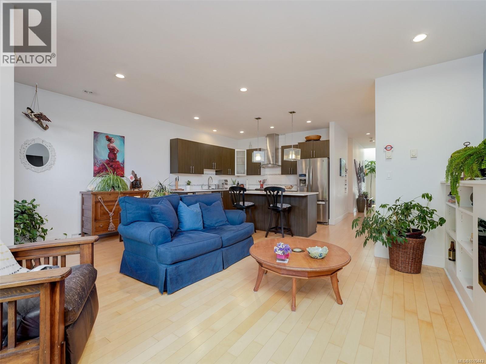 4 2350 Henry Avenue, Sidney