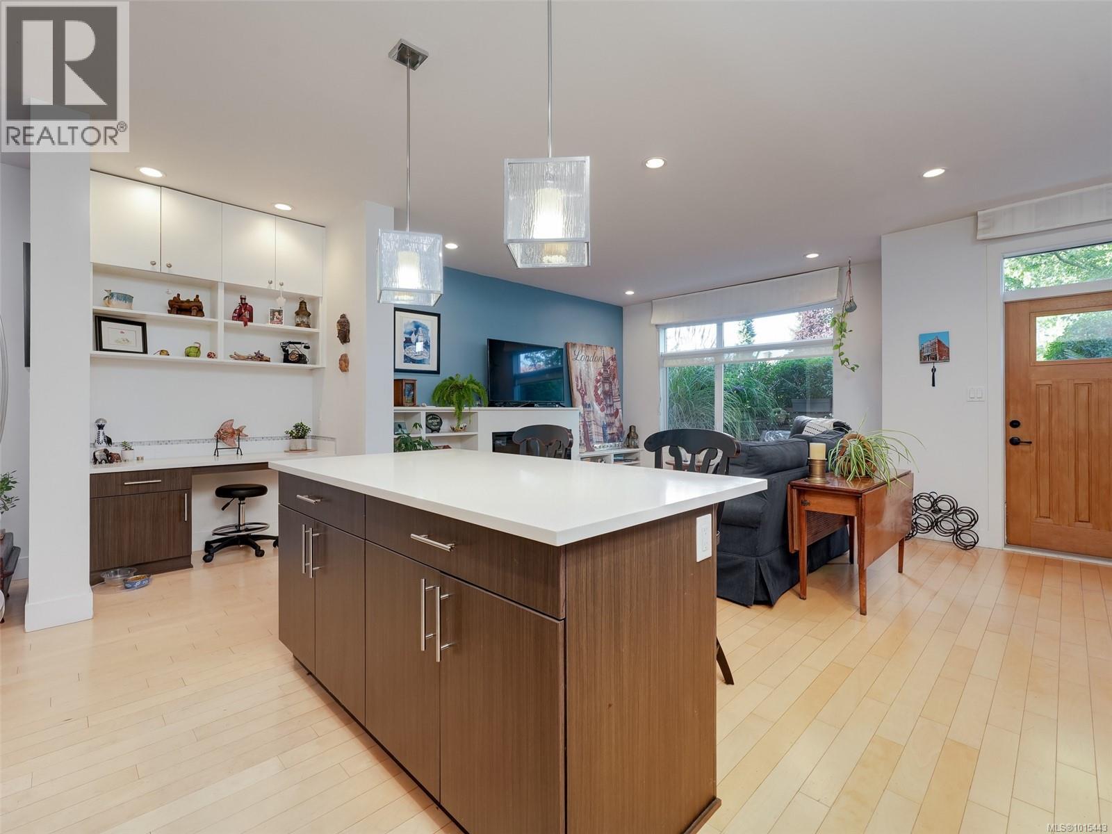 4 2350 Henry Avenue, Sidney
