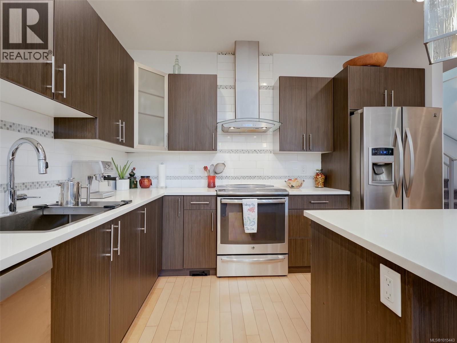 4 2350 Henry Avenue, Sidney
