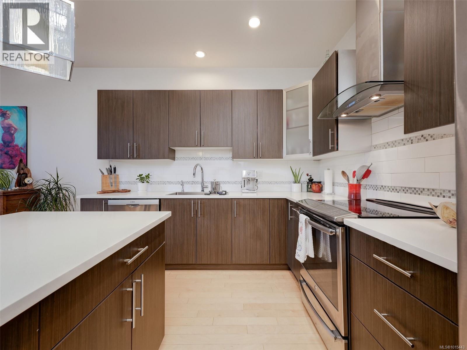 4 2350 Henry Avenue, Sidney